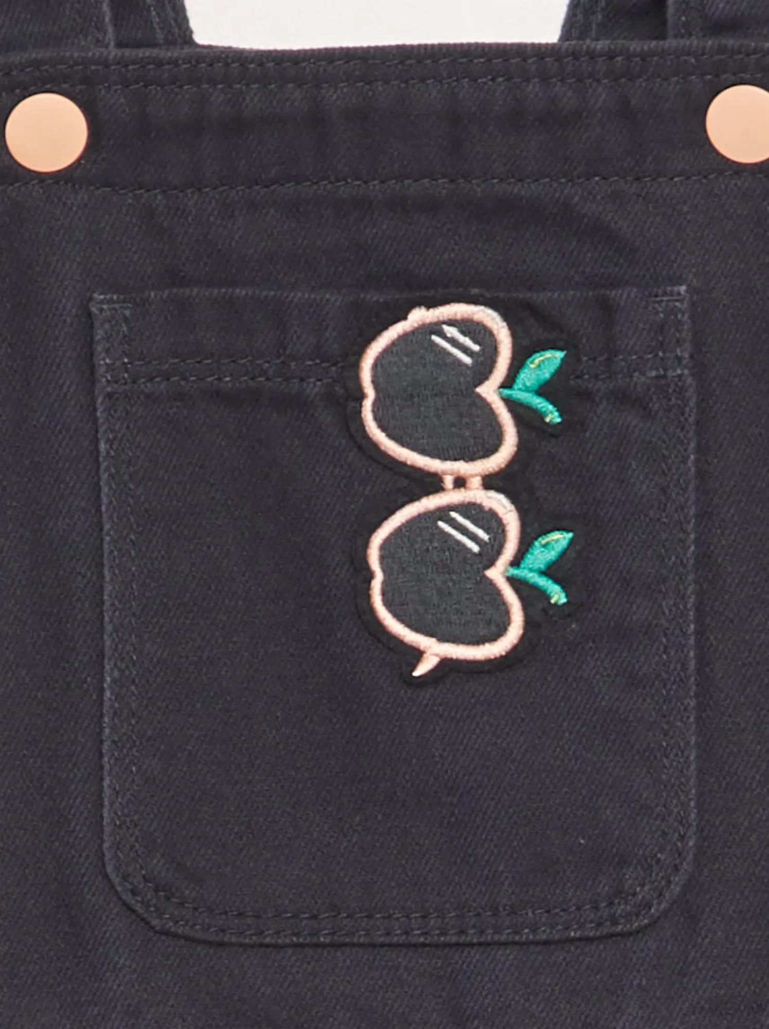 Abito salopette con patch - NERO