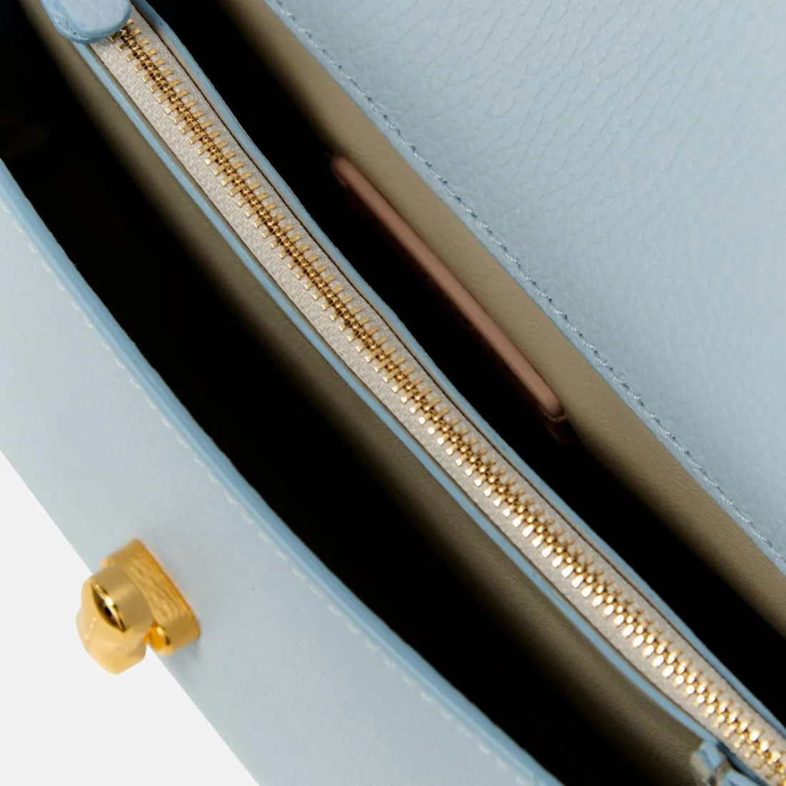 Borsa a tracolla Coccinelle Binxie in pelle azzurra