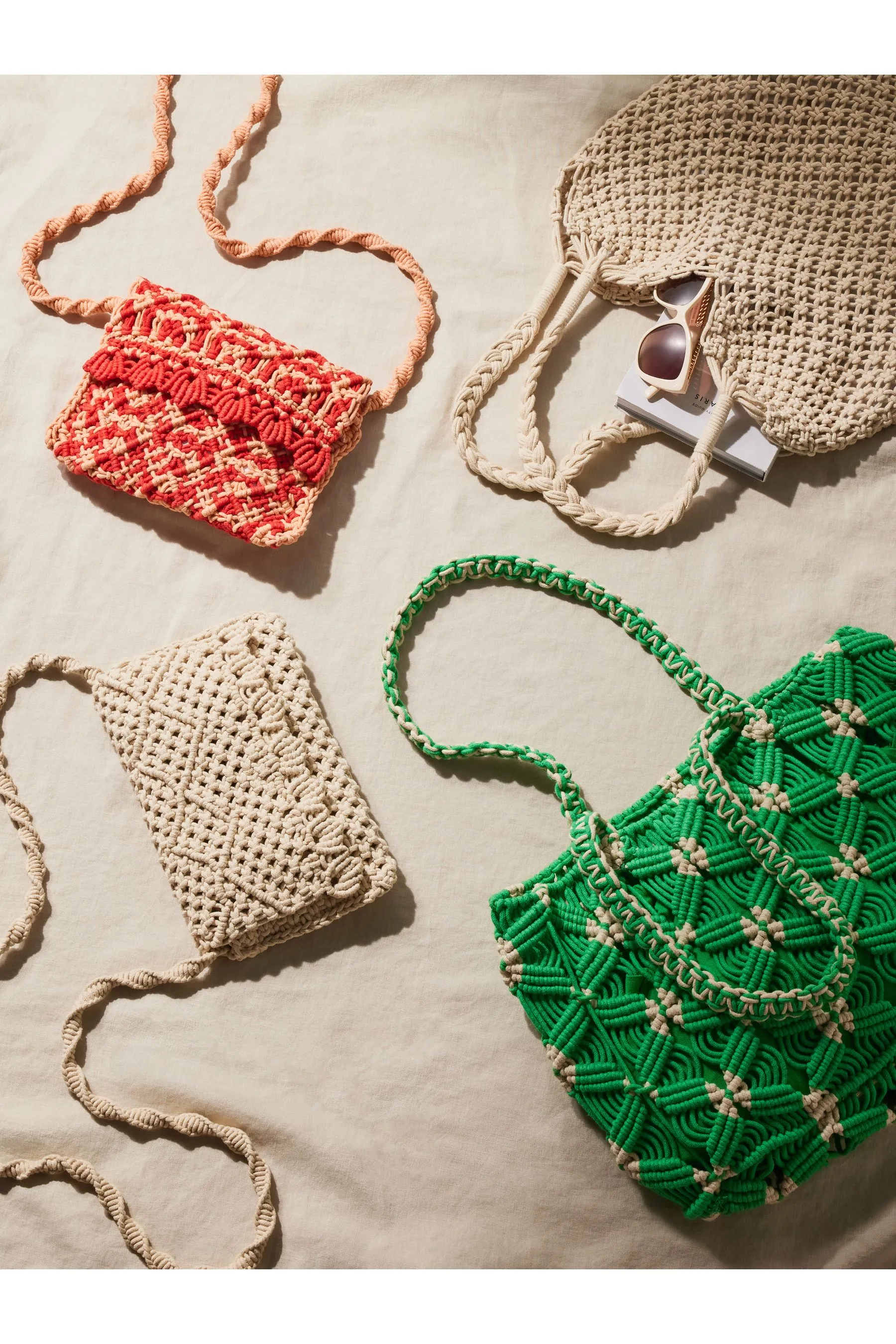 Borsa a tracolla in macramé con dettagli all'uncinetto