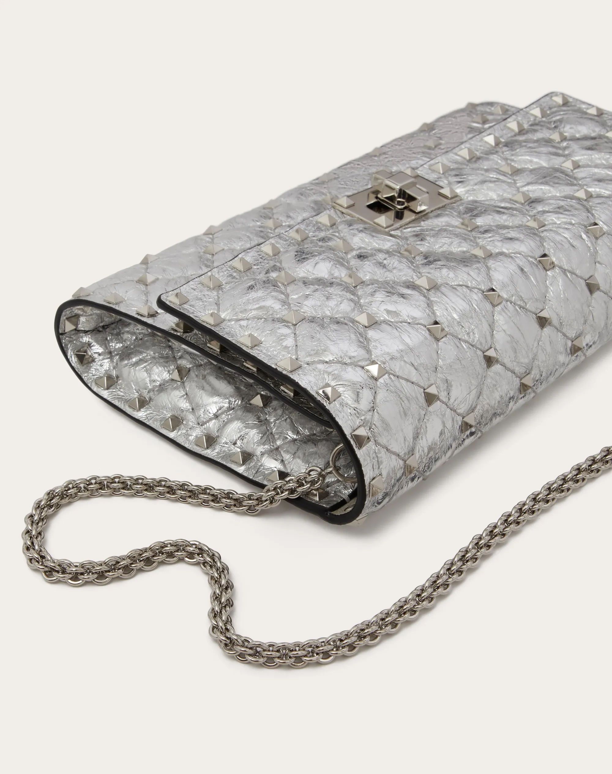 BORSA A TRACOLLA ROCKSTUD SPIKE IN AGNELLO METALLIZZATO