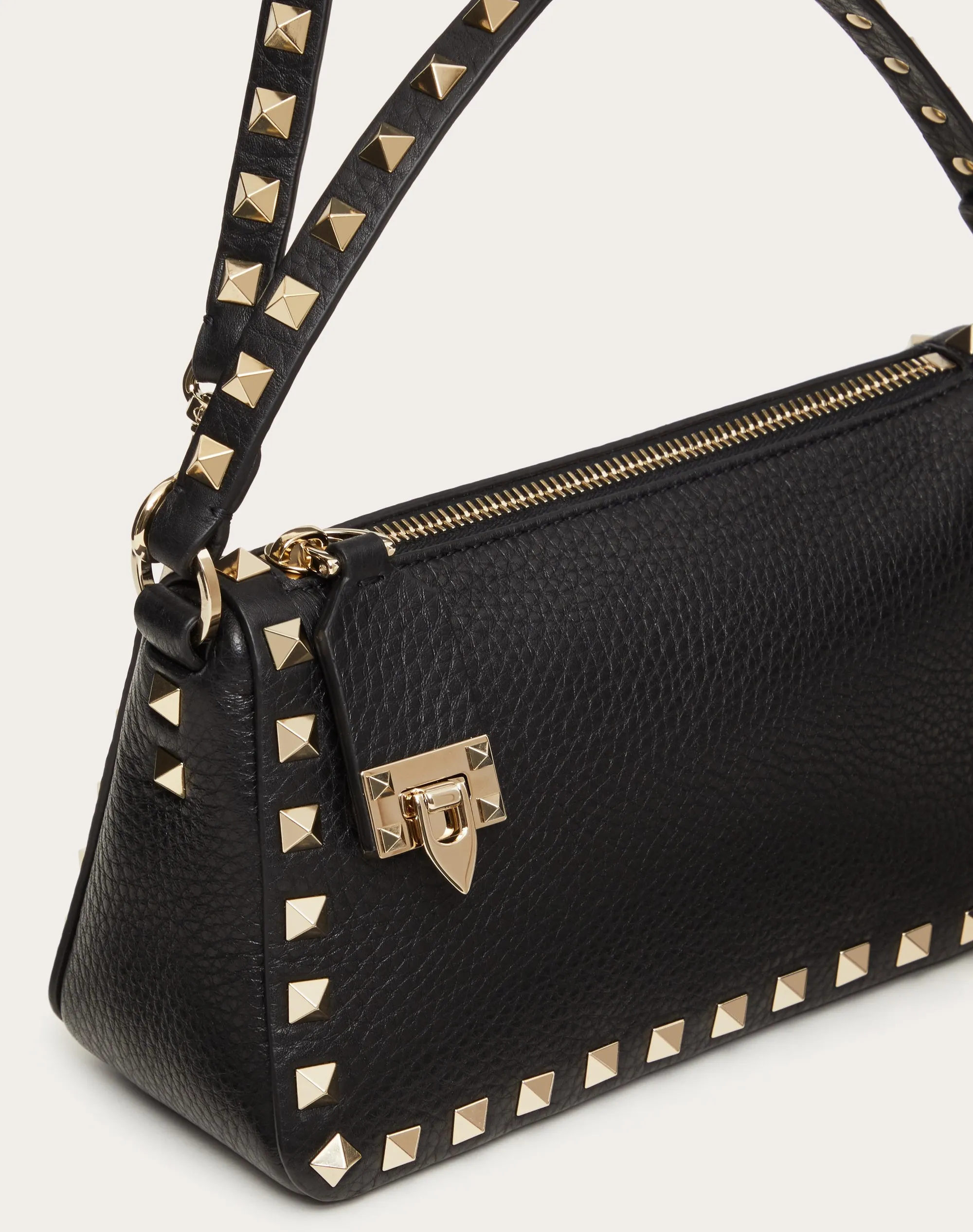 BORSA PICCOLA A TRACOLLA ROCKSTUD IN VITELLO GRANATO