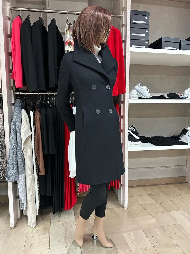 Cappotto RINASCIMENTO doppiopetto con ampio collo, chiusura a 4 bottoni, fiore decorativo REMOVIBILE (spilla), Tinta Unita Nero 
