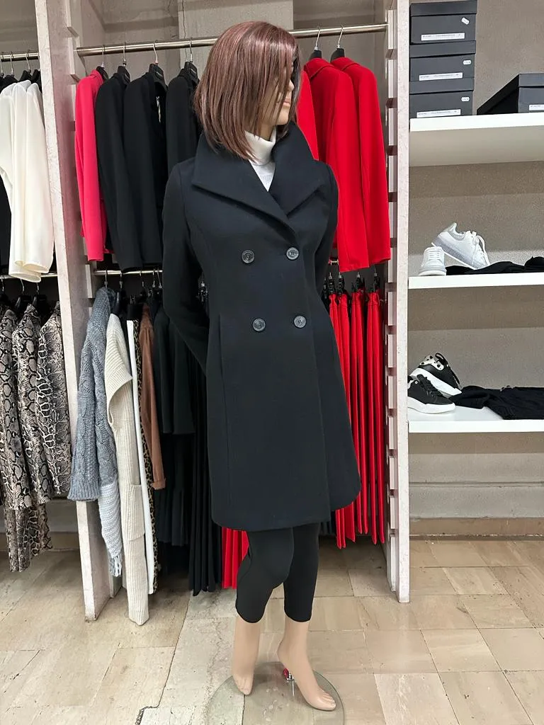 Cappotto RINASCIMENTO doppiopetto con ampio collo, chiusura a 4 bottoni, fiore decorativo REMOVIBILE (spilla), Tinta Unita Nero 