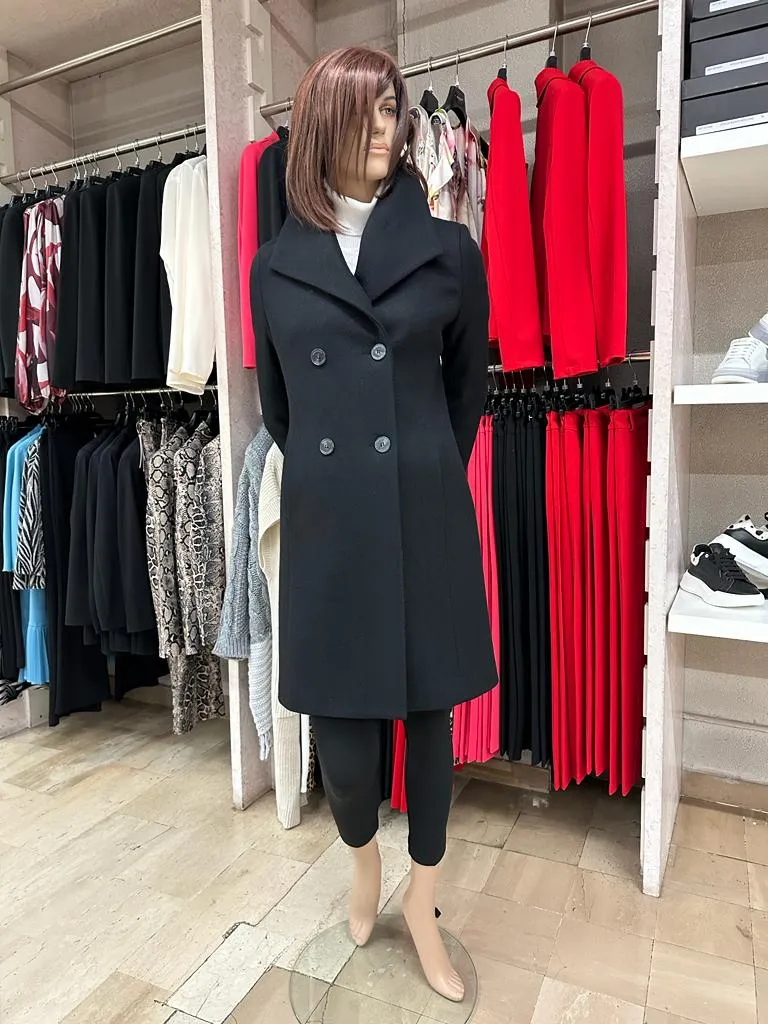 Cappotto RINASCIMENTO doppiopetto con ampio collo, chiusura a 4 bottoni, fiore decorativo REMOVIBILE (spilla), Tinta Unita Nero 