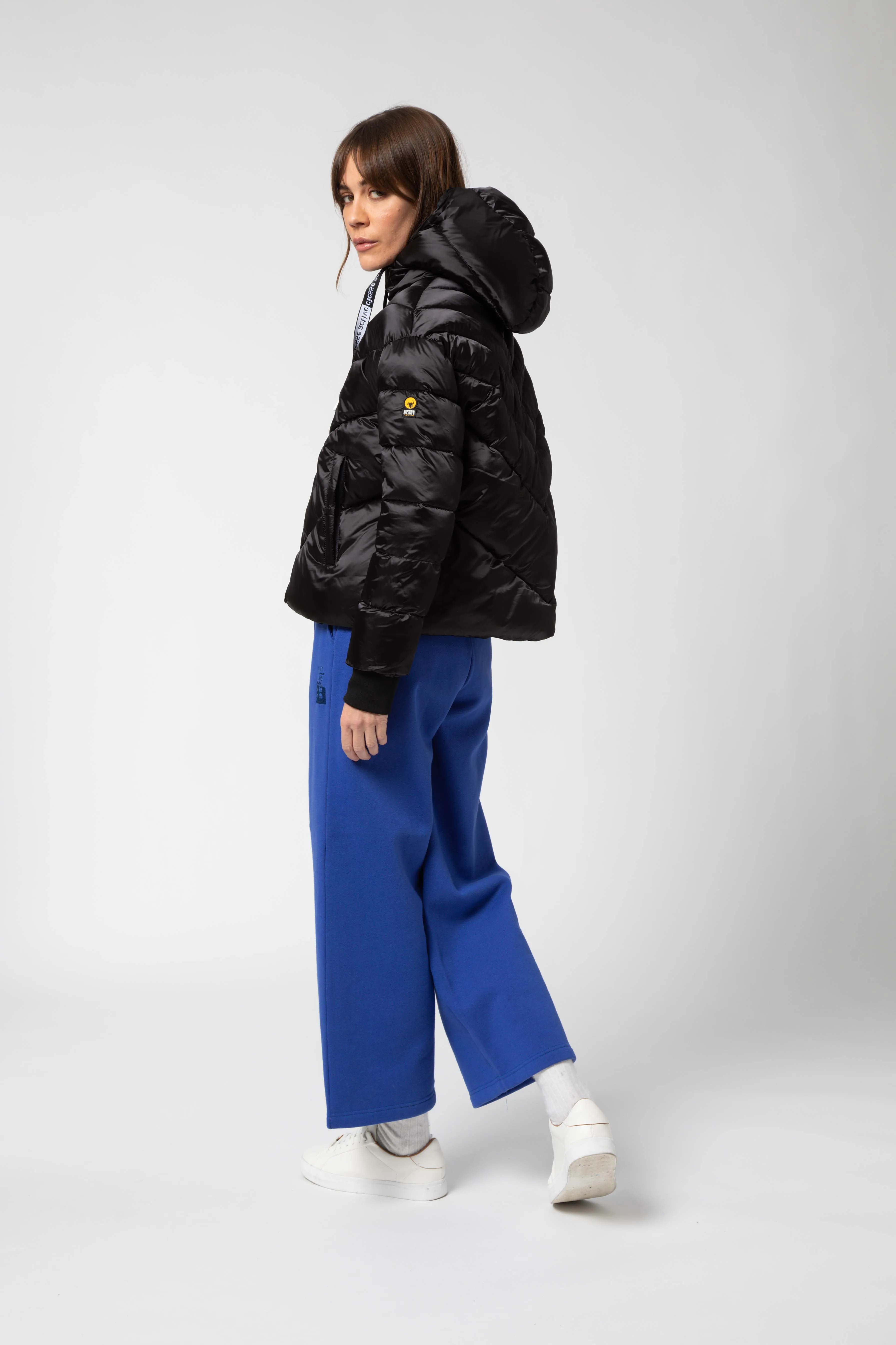 CHRISTA – Black V shape quilted down jacket