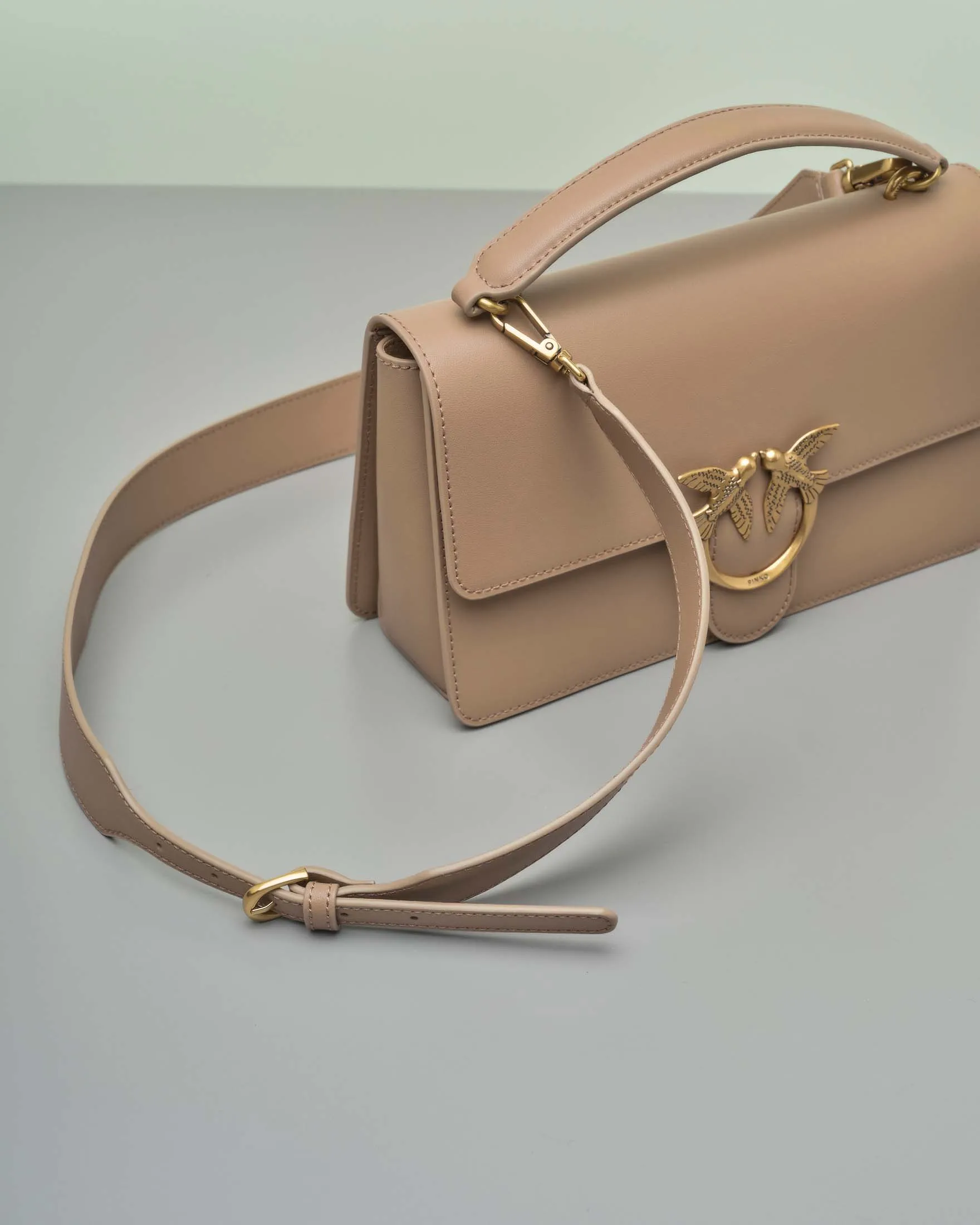 Classic Love Bag Light Simply color cammello con fibbia Love Birds dorata