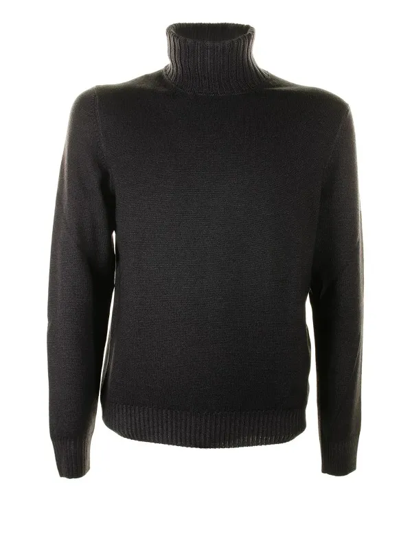Dark gray long-sleeved turtleneck