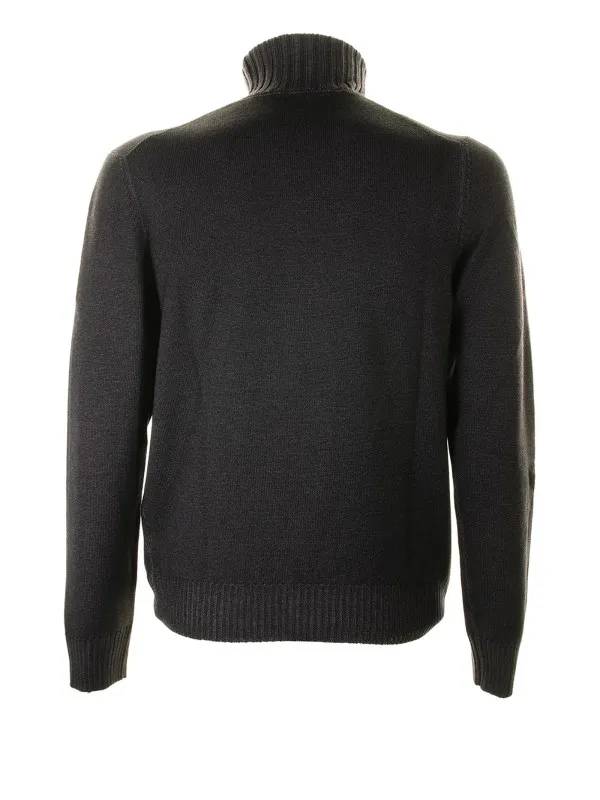 Dark gray long-sleeved turtleneck