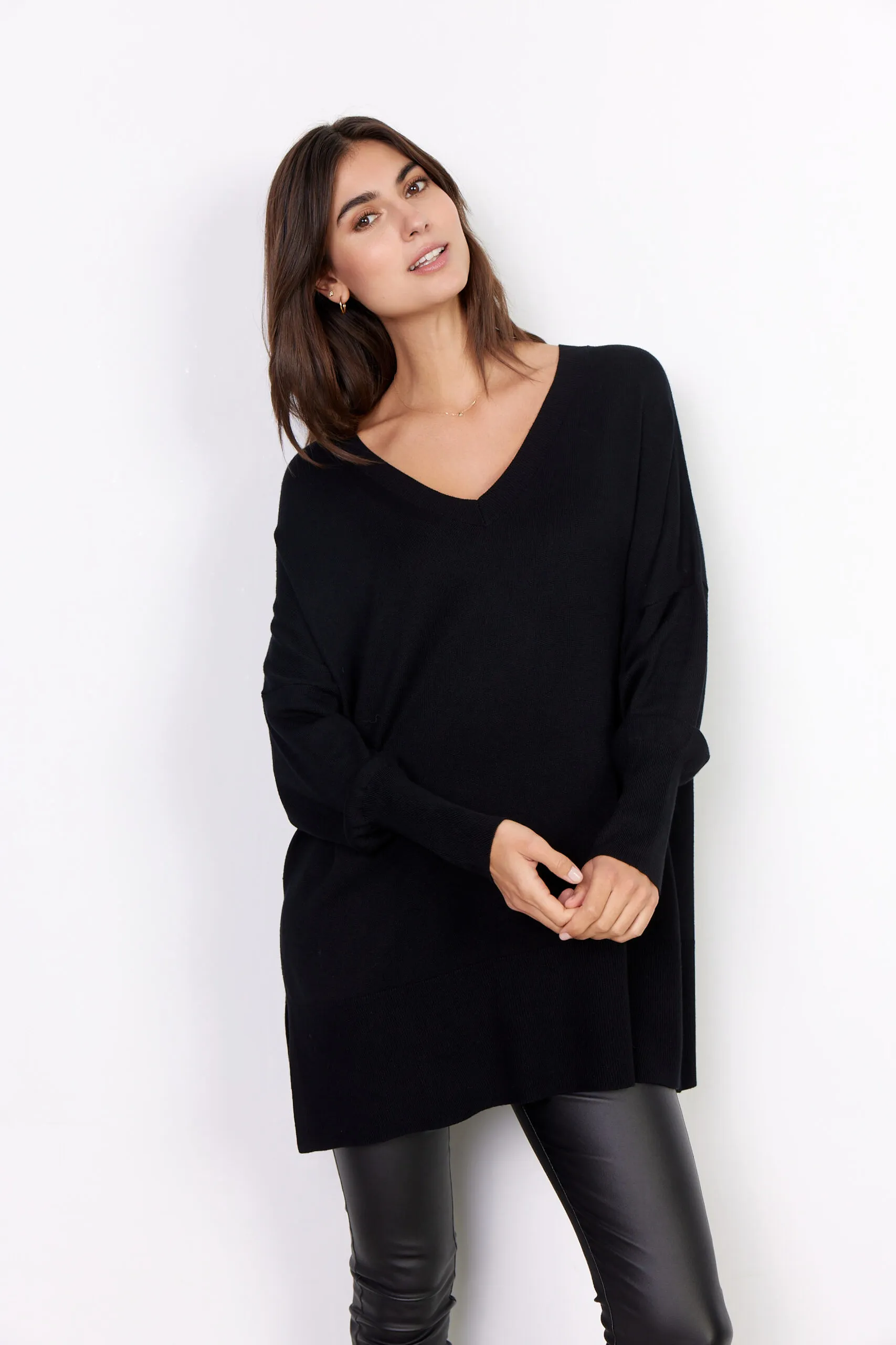 Dollie 728: Pullover Femminile in Morbido Blend di Viscosa e Nylon – Disponibile in Nero e Beige – Taglie dalla S al