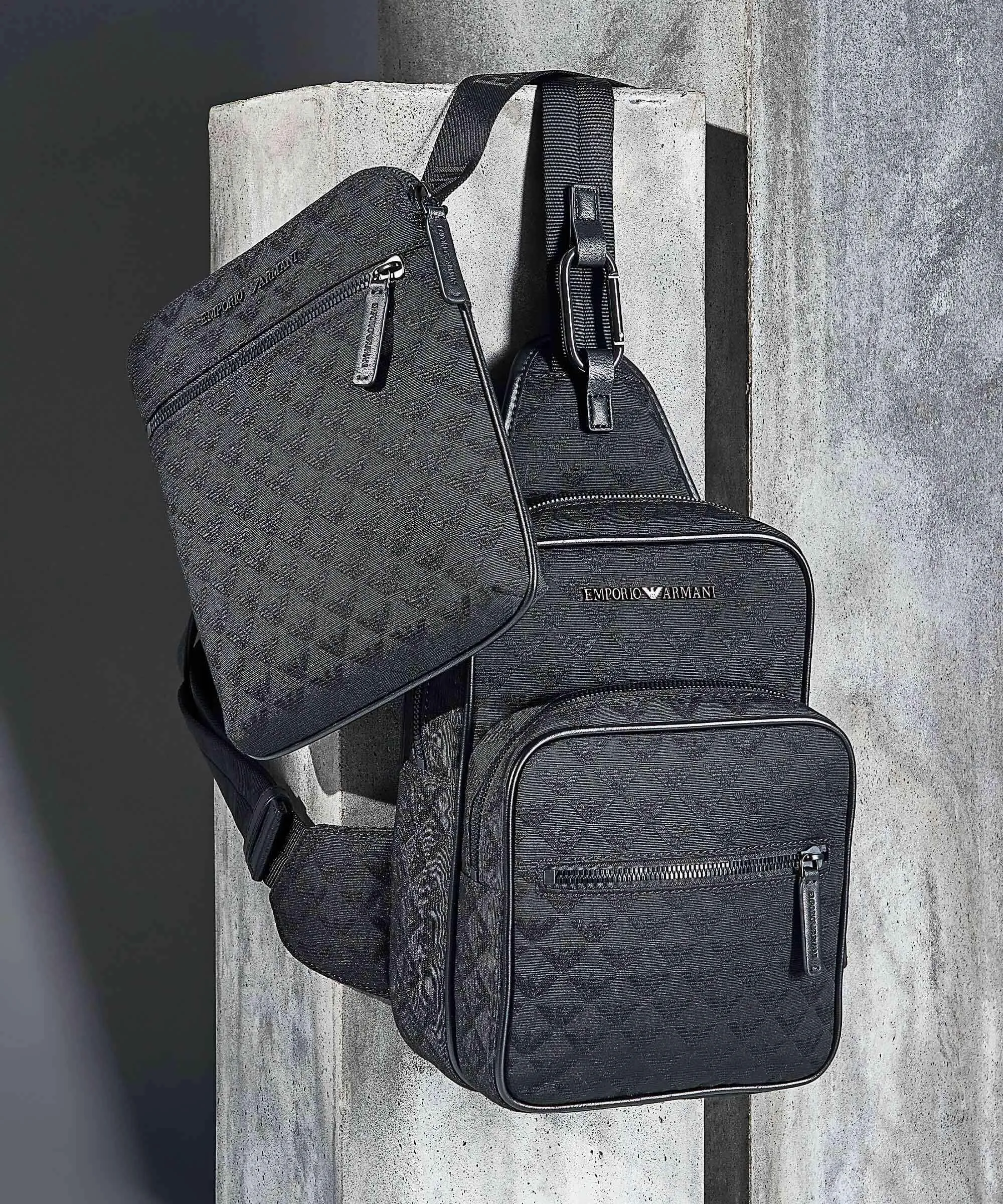  Emporio Armani Omnia Jacquard Borsa sling 10″ poliestere nero  