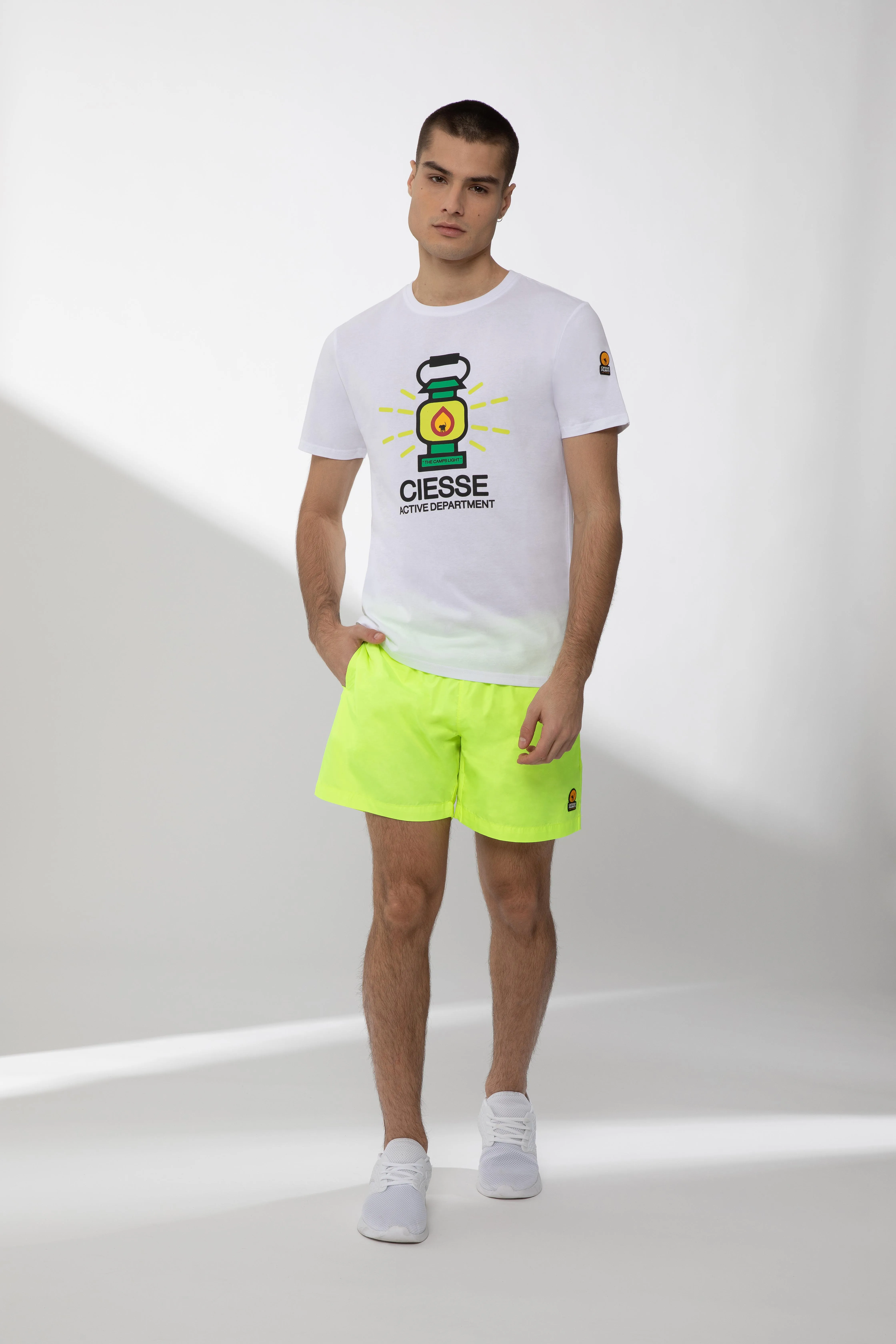 GEORDIE – T shirt bianca con stampa sul petto