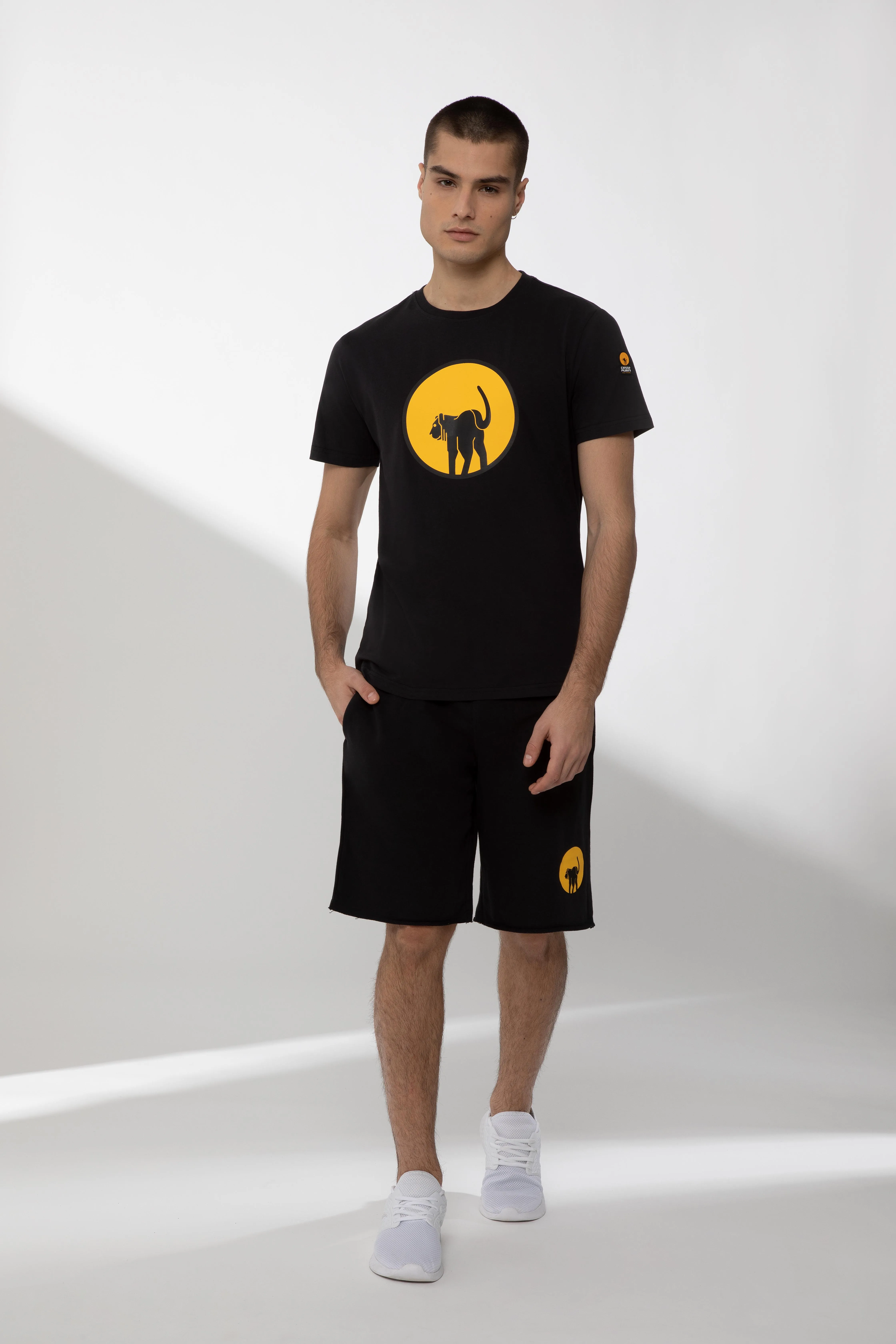GEORDIE – T shirt nera con stampa maxi logo