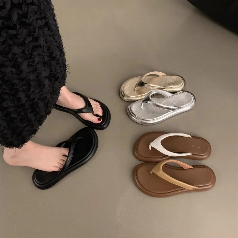 Infradito argento alla moda con suola spessa Scarpe da donna 2024 Abbigliamento esterno estivo Infradito Sandali da spiaggia Sca