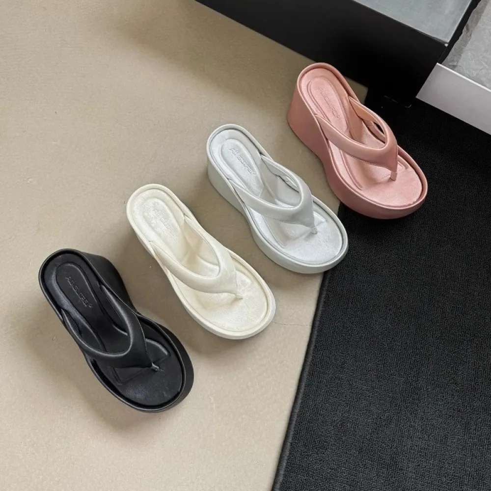Infradito argento con suola spessa Scarpe da fata 2024 Nuovi sandali con zeppa con tacco alto per le vacanze estive