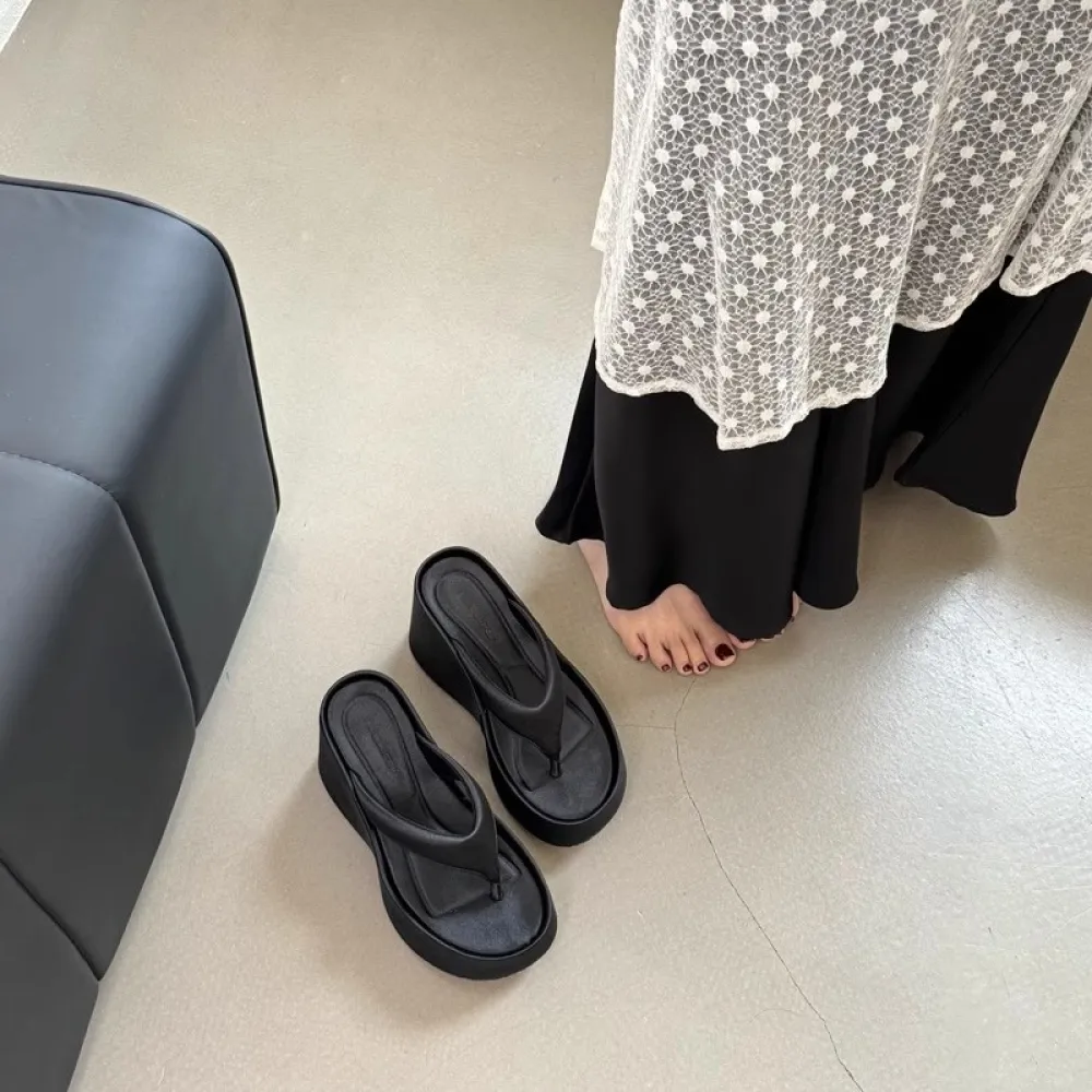 Infradito argento con suola spessa Scarpe da fata 2024 Nuovi sandali con zeppa con tacco alto per le vacanze estive