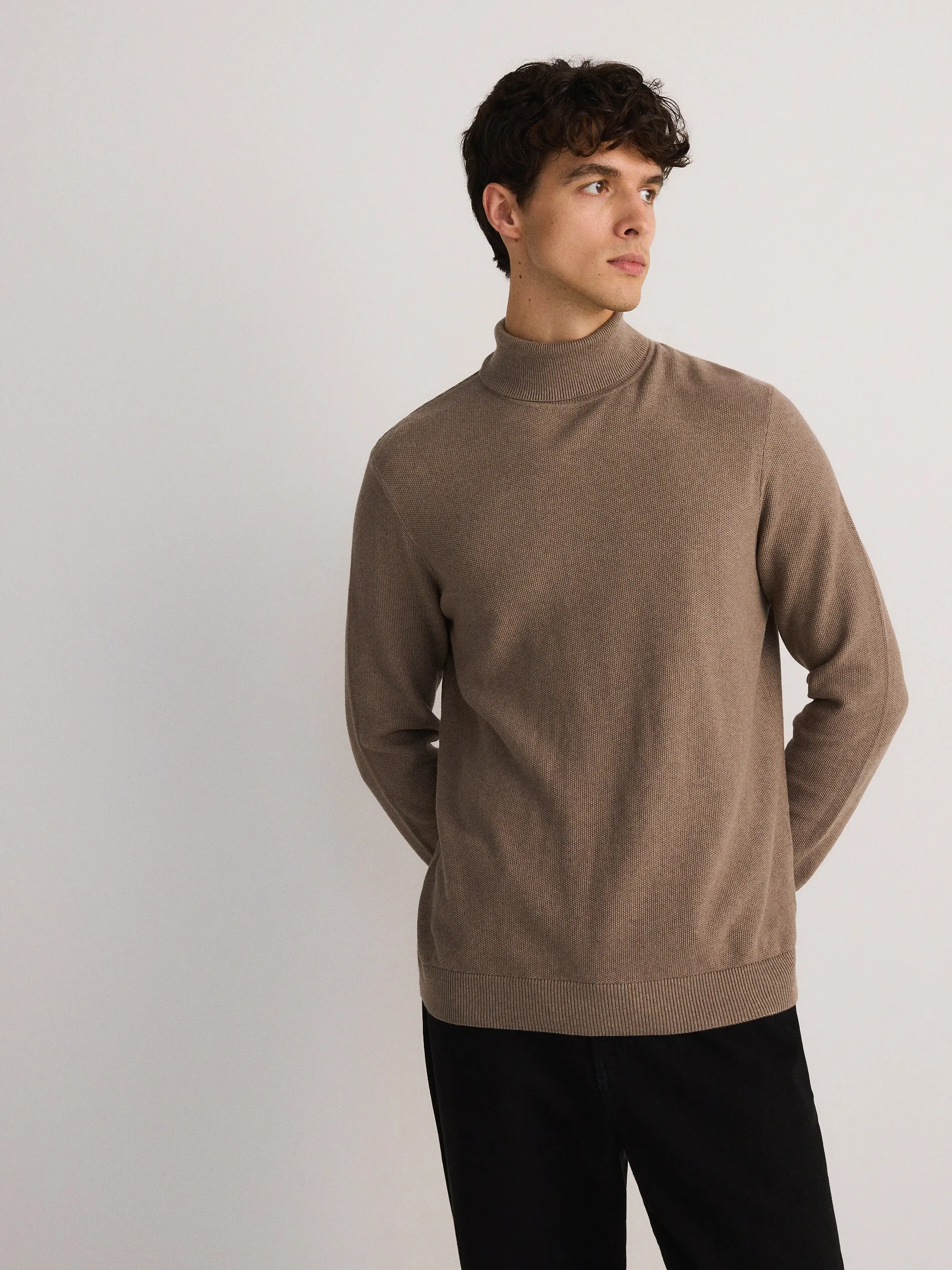 Maglione in cotone a collo alto