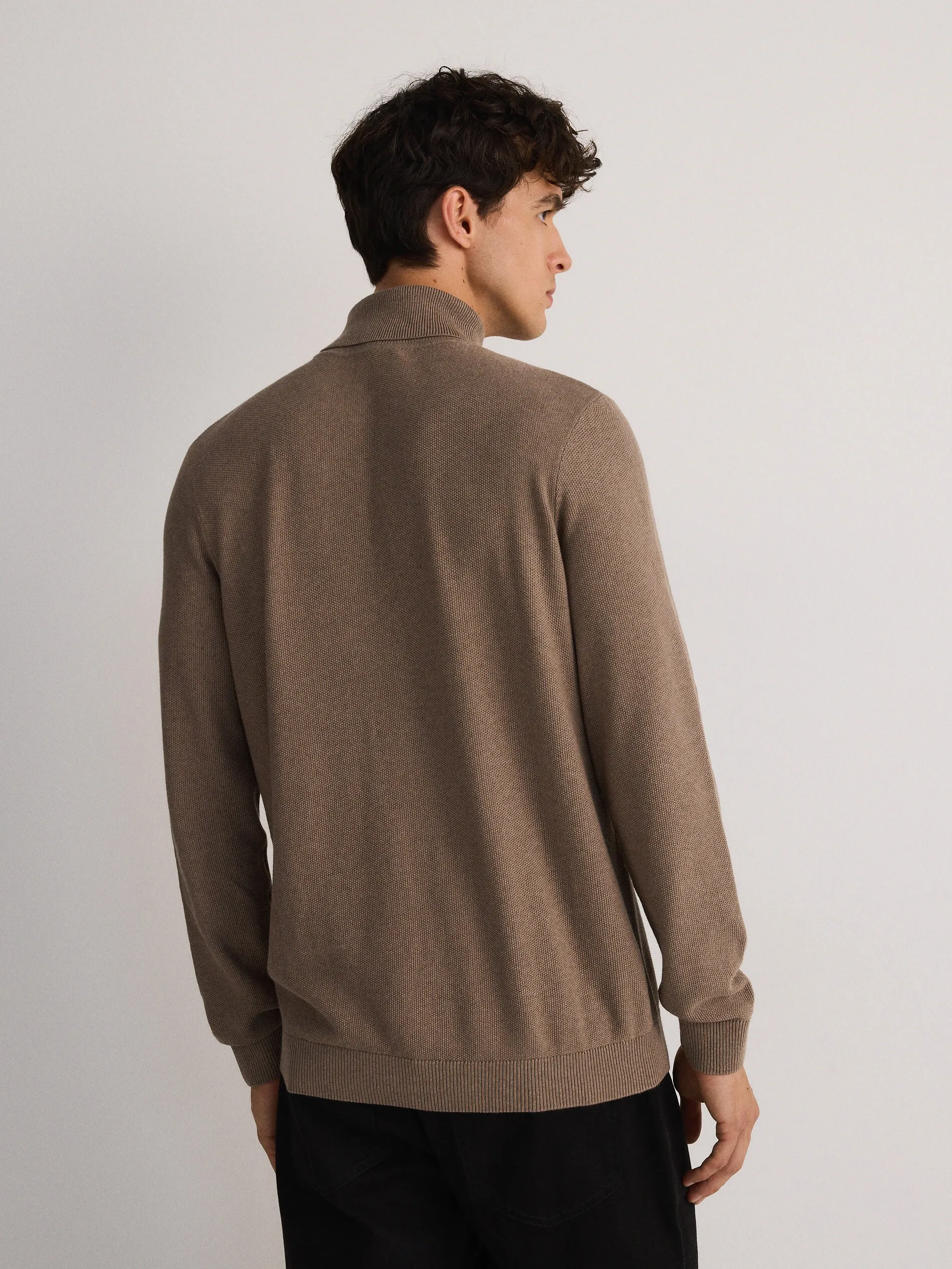 Maglione in cotone a collo alto