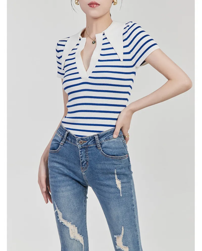 Maglione lavorato a maglia con spalle chic slim-fit a righe