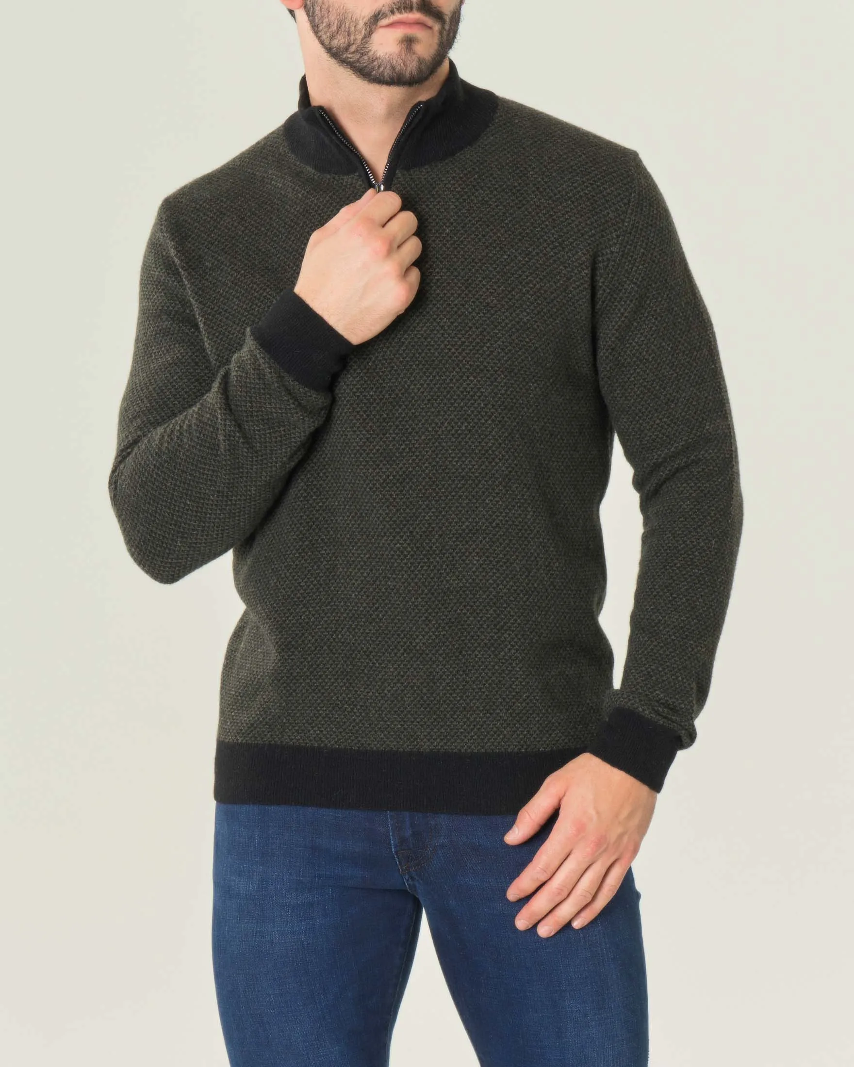 Maglione verde militare in lana punto pepe con chiusura a mezza zip