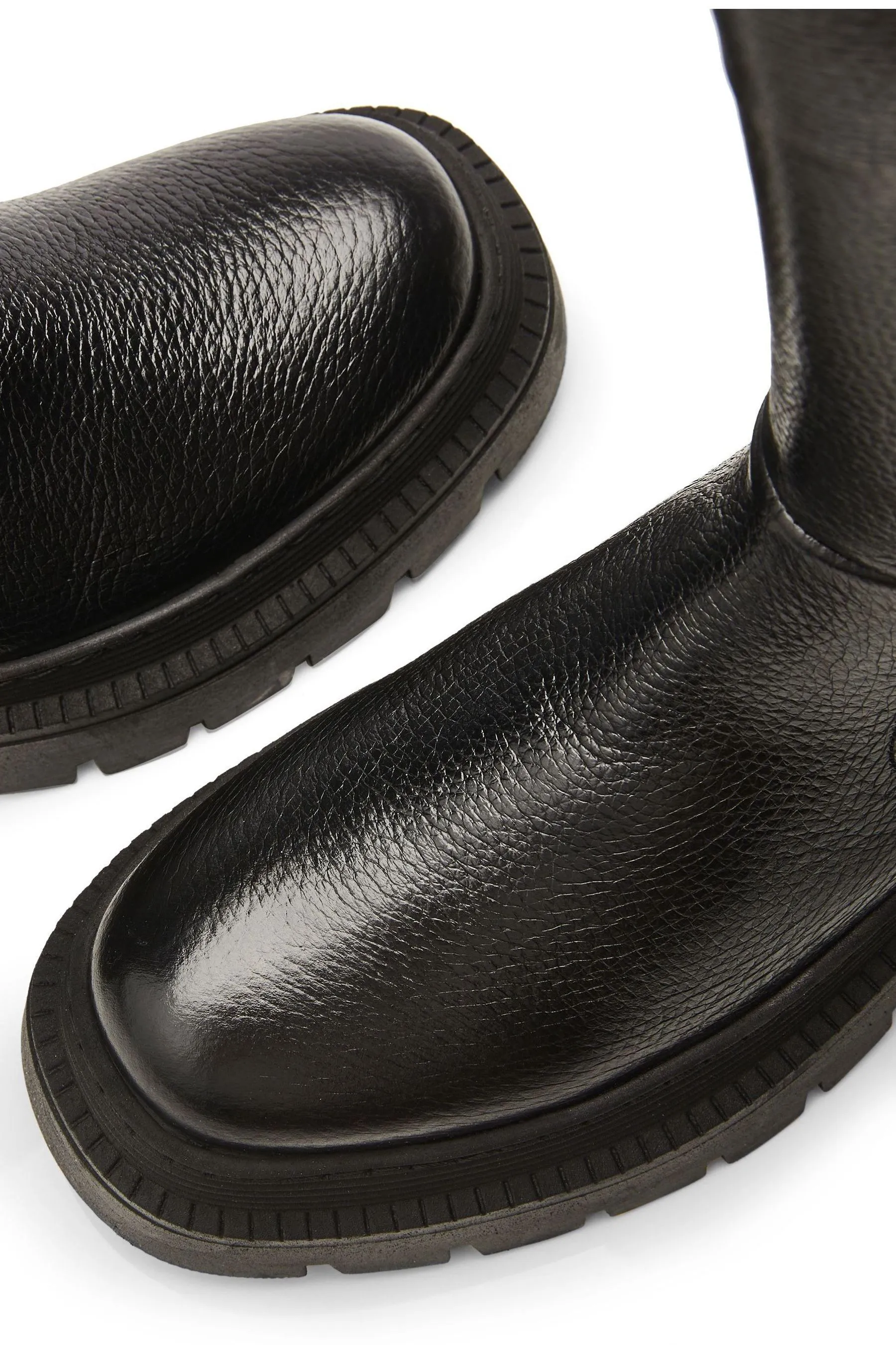 Moda in Pelle Itzel - Chelsea Nero lunga con suola spessa a carrarmato - Stivali