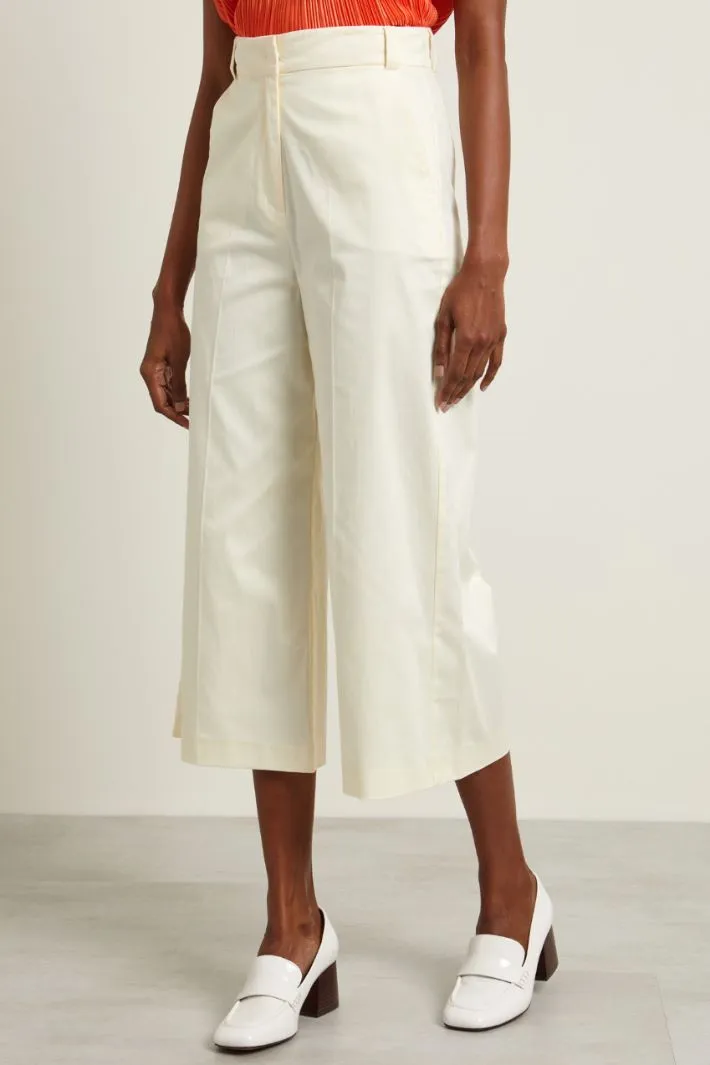 Pantaloni ampi