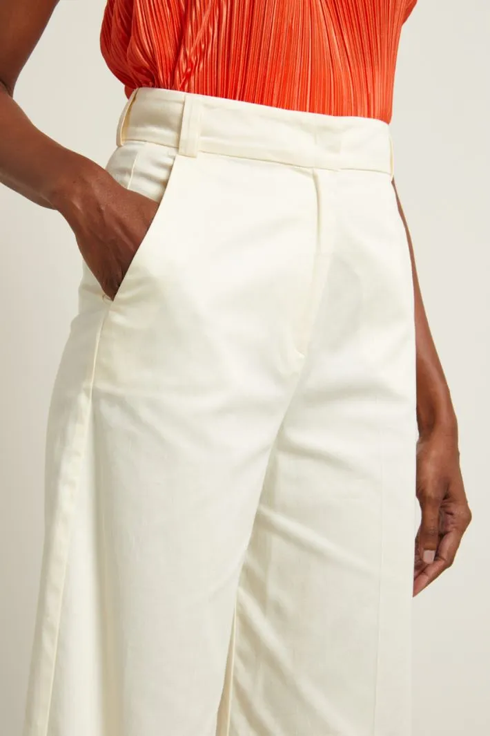Pantaloni ampi