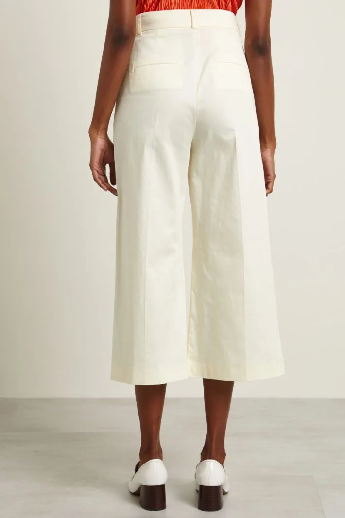 Pantaloni ampi