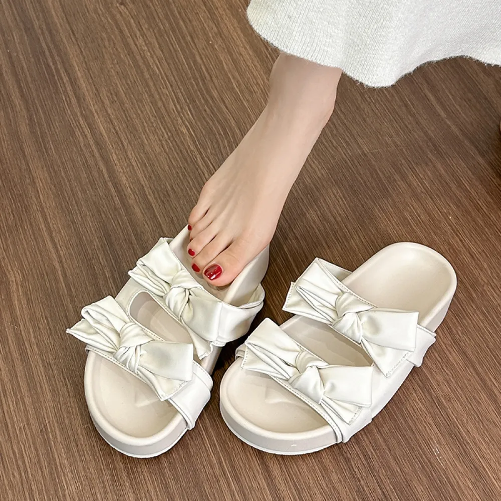 Pantofole con suola spessa stile fata per abbigliamento esterno da donna 2024 Sandali con fiocco in argento nuovo stile estivo B