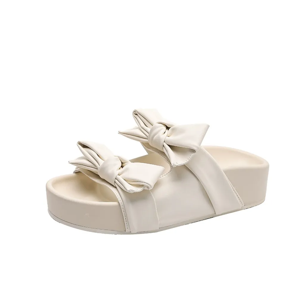 Pantofole con suola spessa stile fata per abbigliamento esterno da donna 2024 Sandali con fiocco in argento nuovo stile estivo B