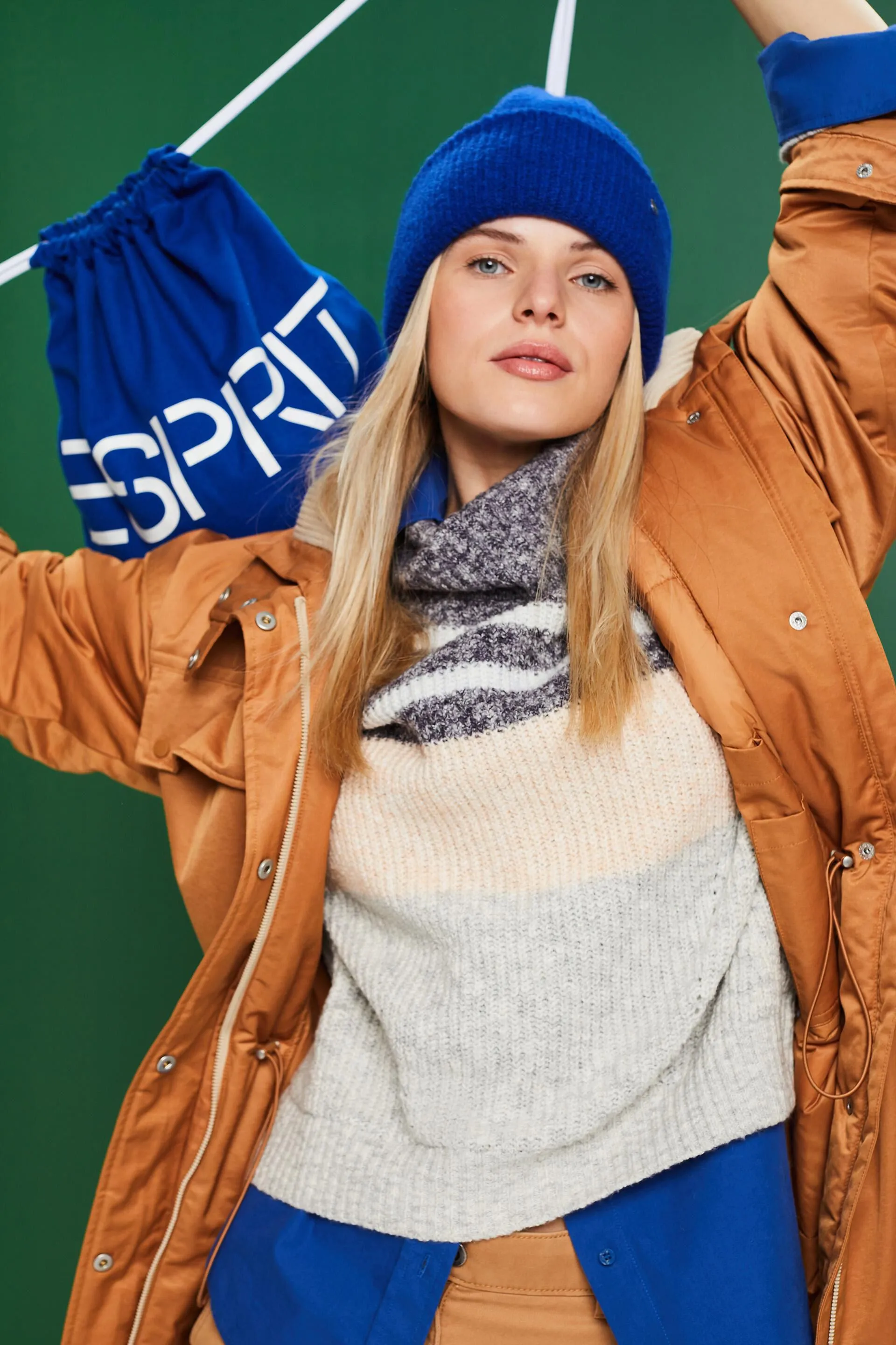 Pullover dolcevita in maglia a coste con righe