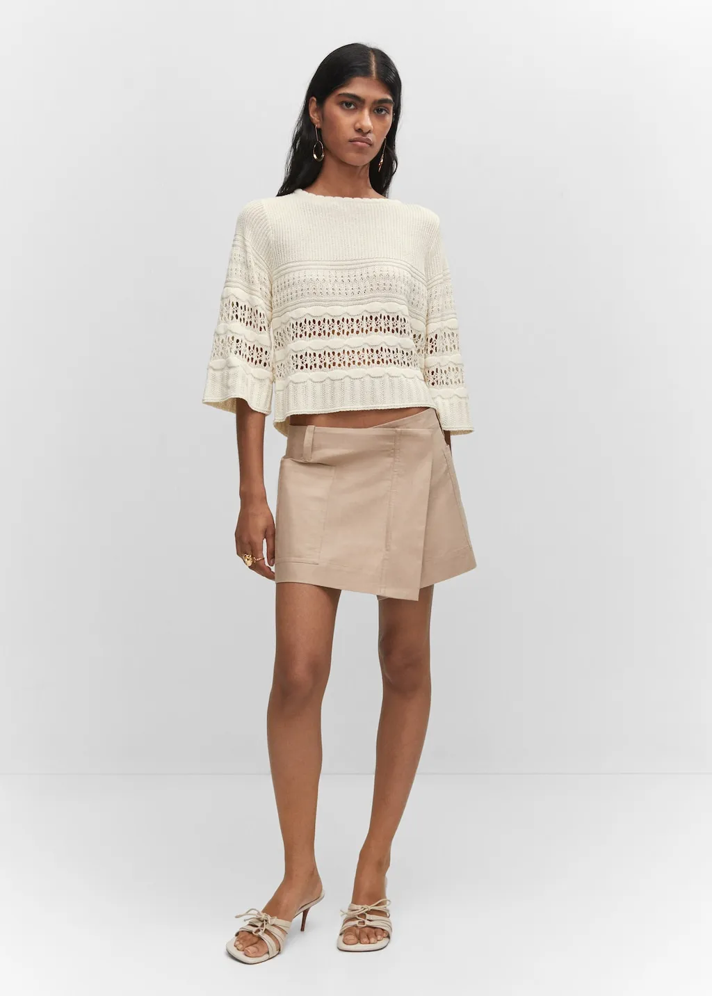 Pullover traforato maniche scampanate