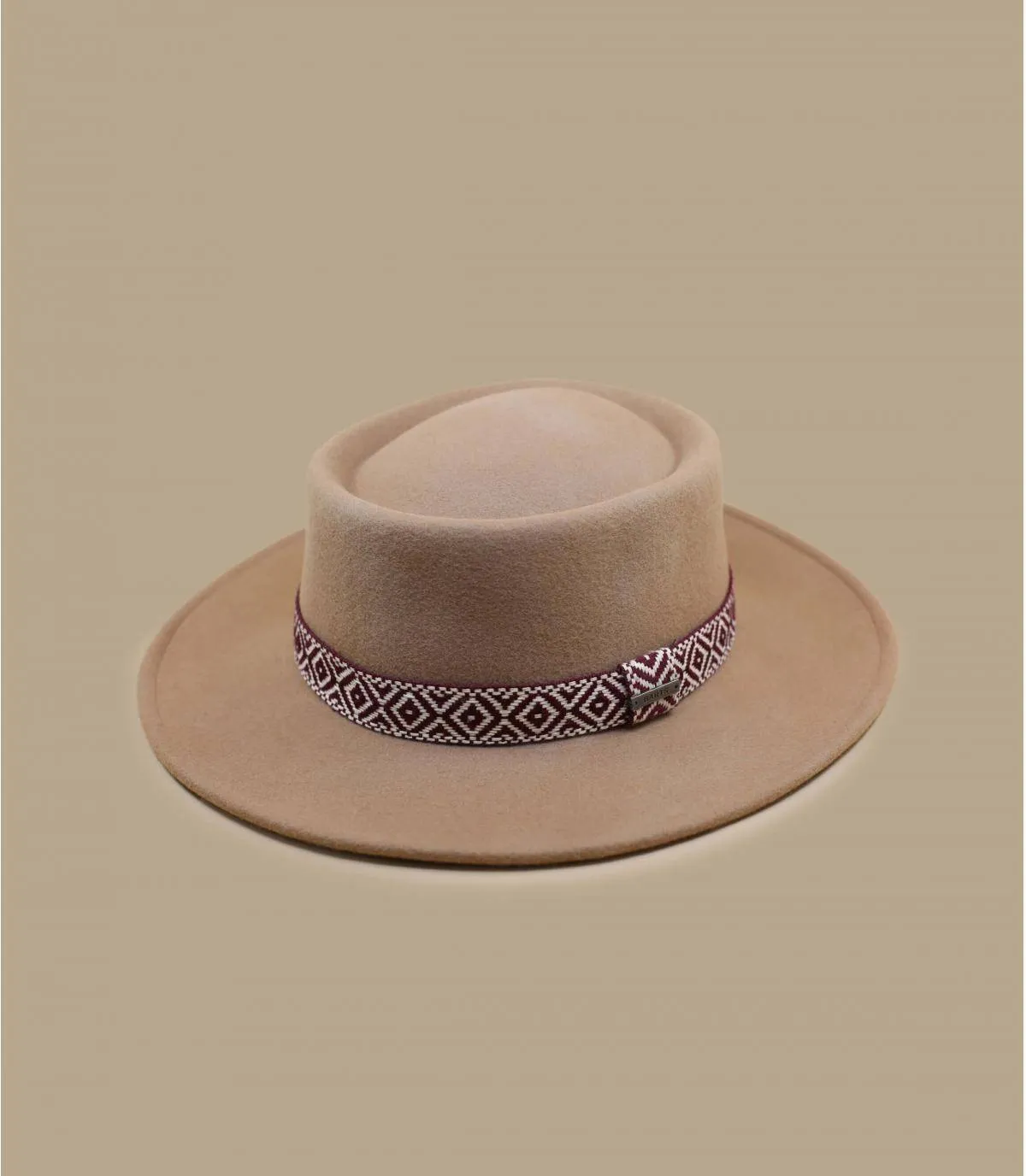 Questo fedora da donna in feltro di lana beige dalla tesa piatta unisce il comfort del materiale morbido ed elastico al look boh