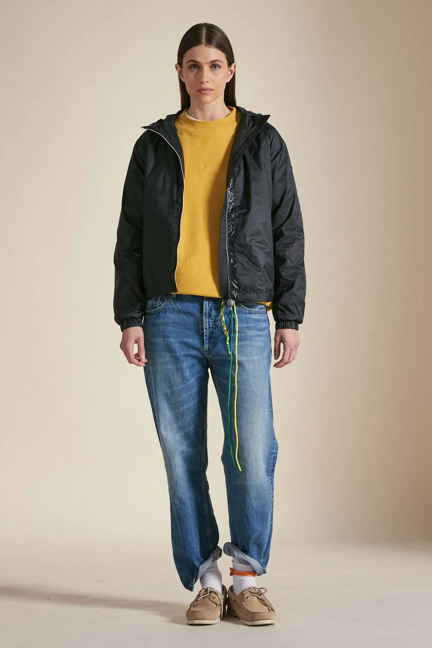 ROSA –  Windbreaker nero con cappuccio ripiegabile