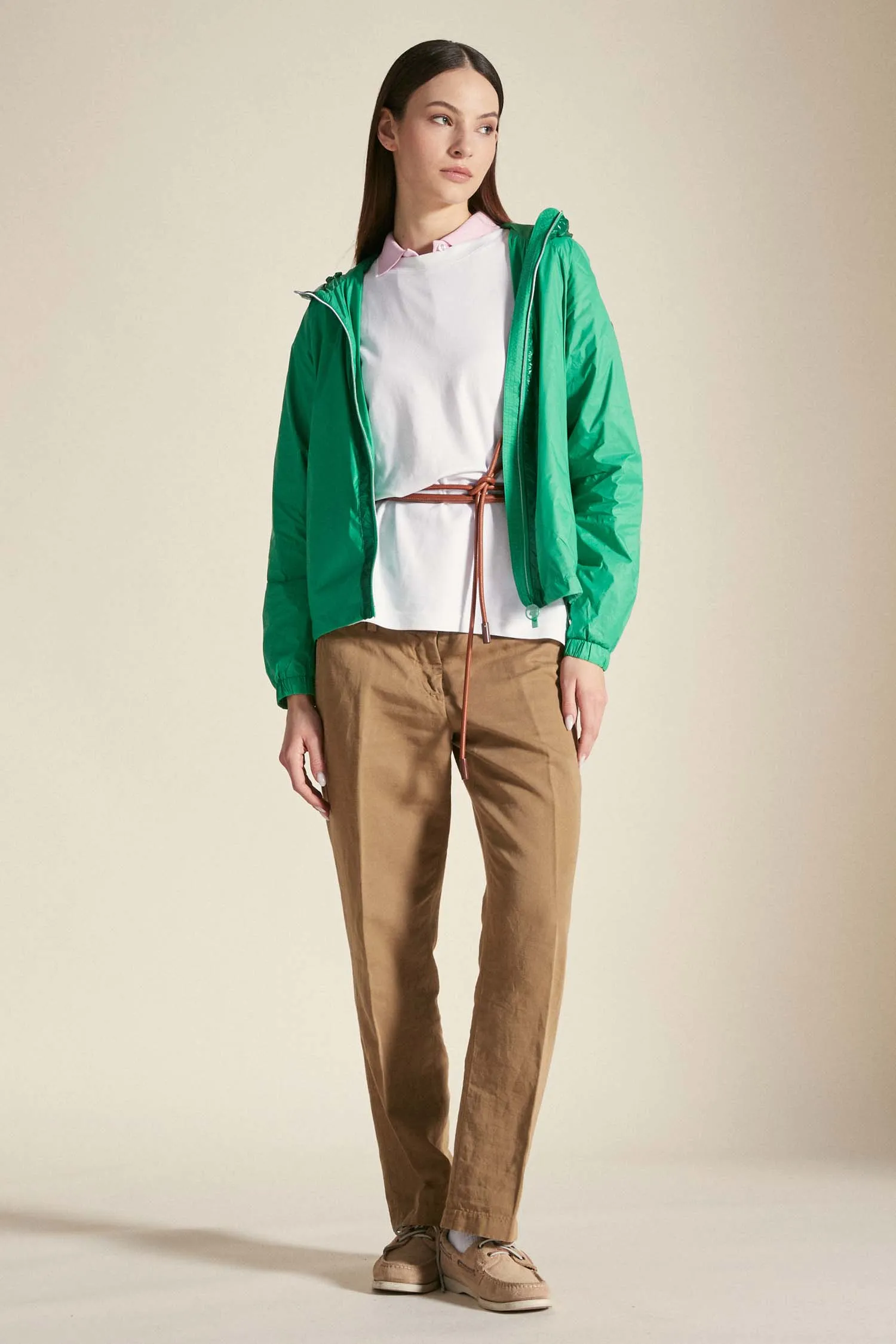 ROSA –  Windbreaker verde pastello con cappuccio ripiegabile