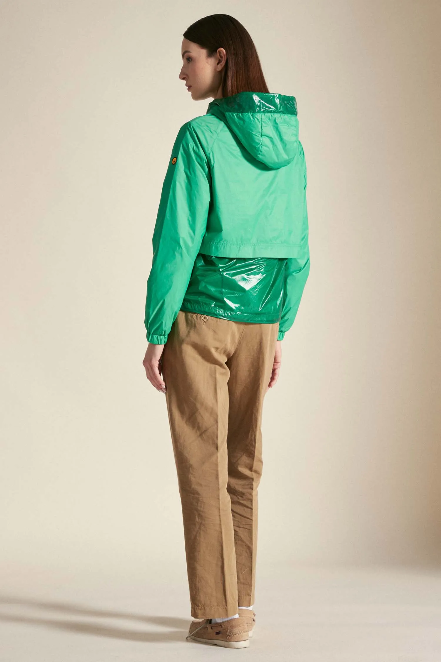 ROSA –  Windbreaker verde pastello con cappuccio ripiegabile