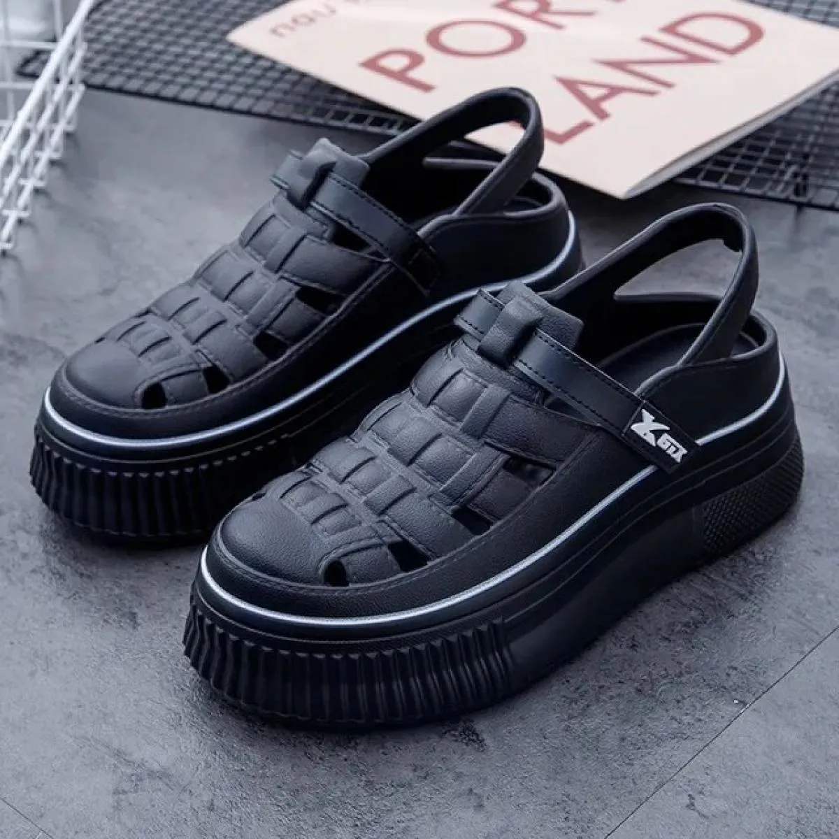 Sandali da donna Eva 2024 Nuovi sandali romani Gabbia di maiale intrecciata rossa Scarpe con suola spessa Interno rialzato da do