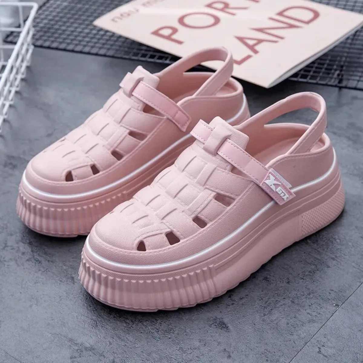 Sandali da donna Eva 2024 Nuovi sandali romani Gabbia di maiale intrecciata rossa Scarpe con suola spessa Interno rialzato da do