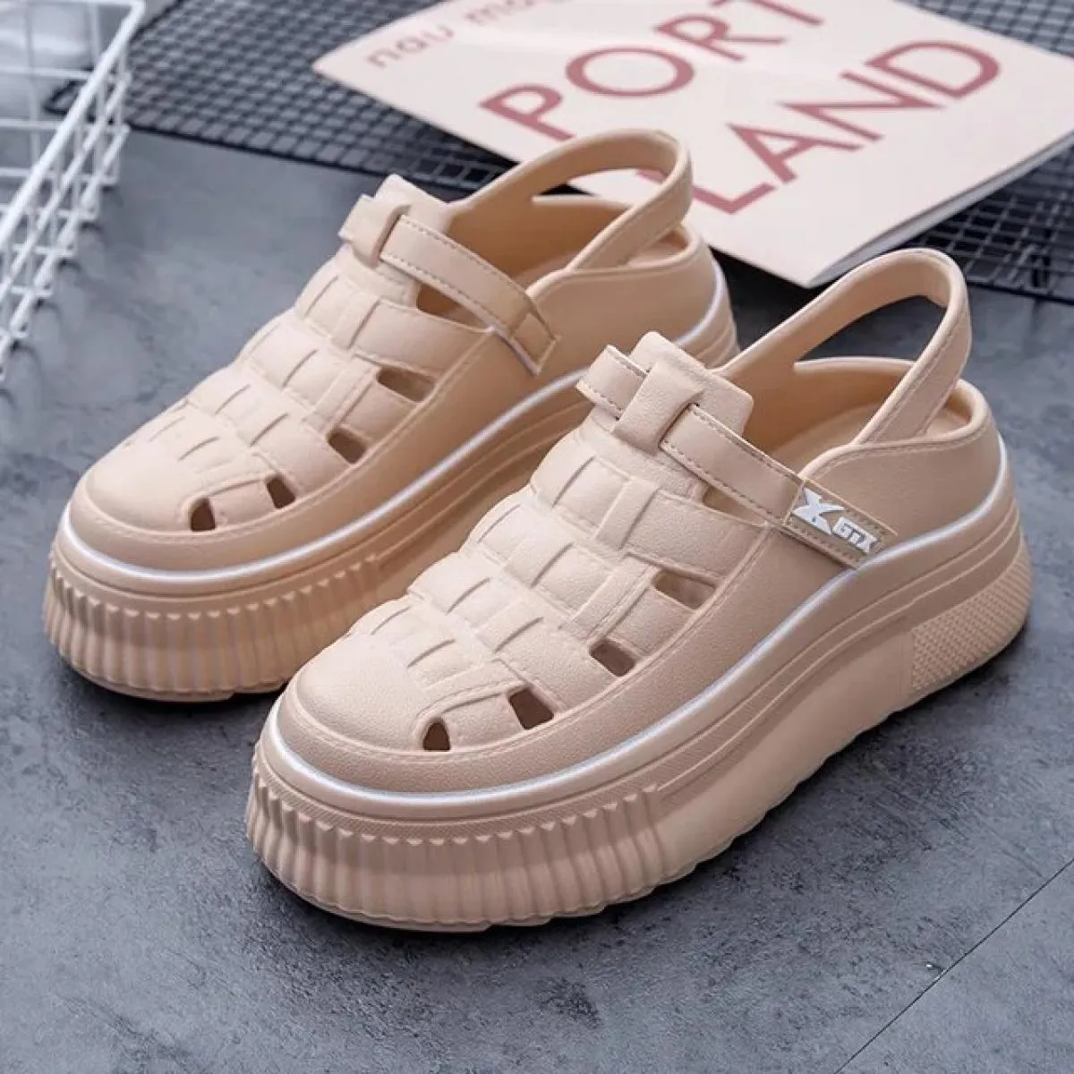 Sandali da donna Eva 2024 Nuovi sandali romani Gabbia di maiale intrecciata rossa Scarpe con suola spessa Interno rialzato da do