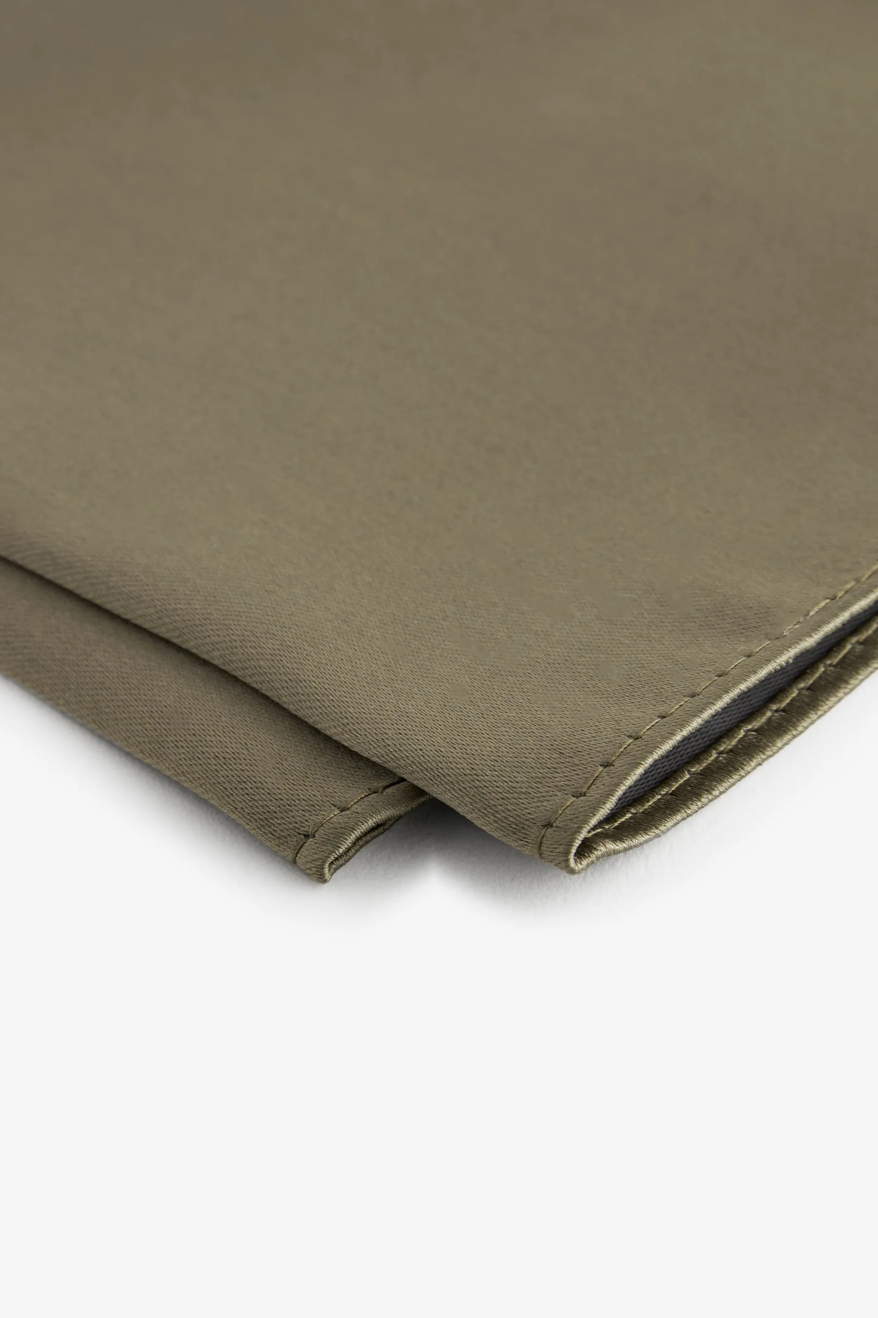 Satin cravatta e fazzoletto da taschino