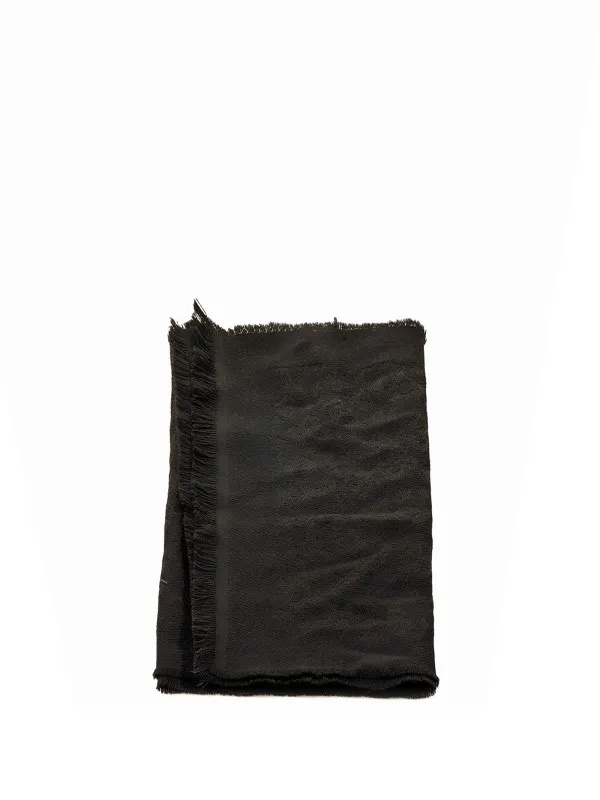 Scarf with fringes