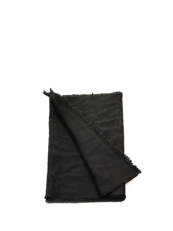 Scarf with fringes