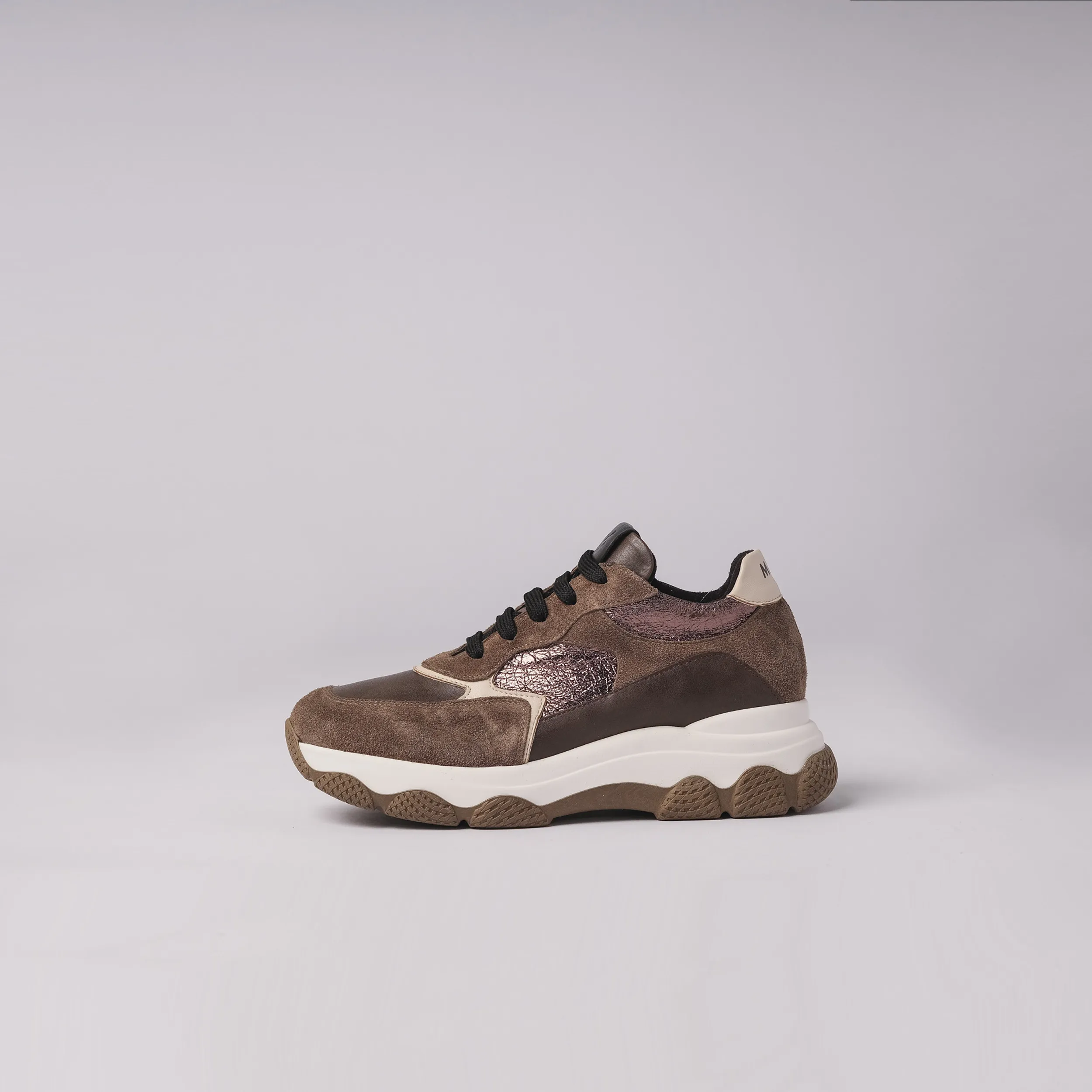 Sneakers allacciata tortora con suola bicolor