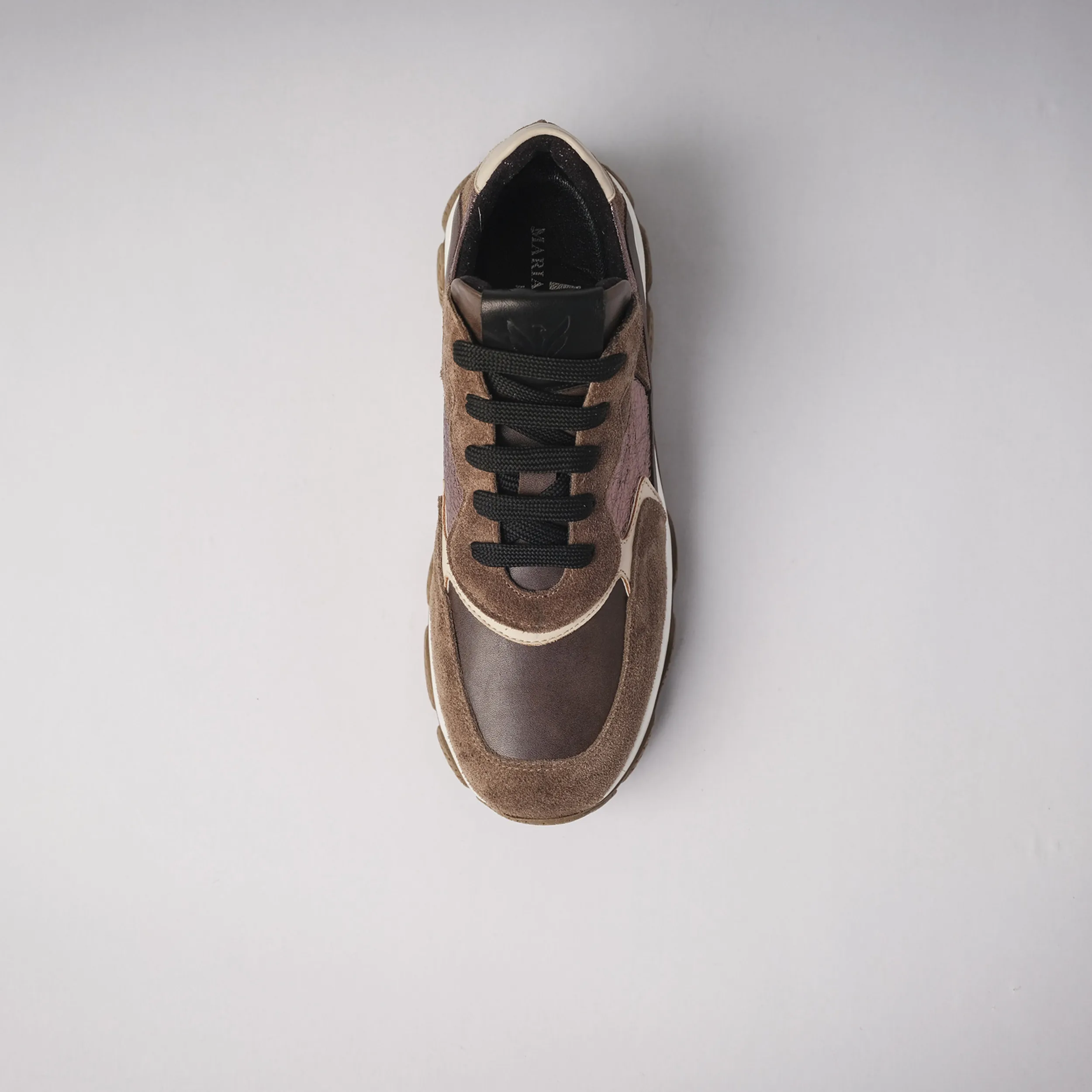 Sneakers allacciata tortora con suola bicolor