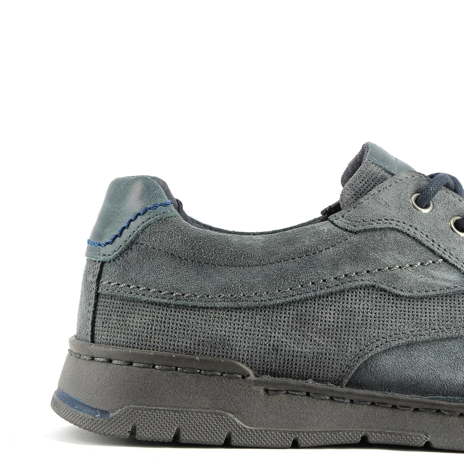 Sneakers azzurre con suola in gomma
