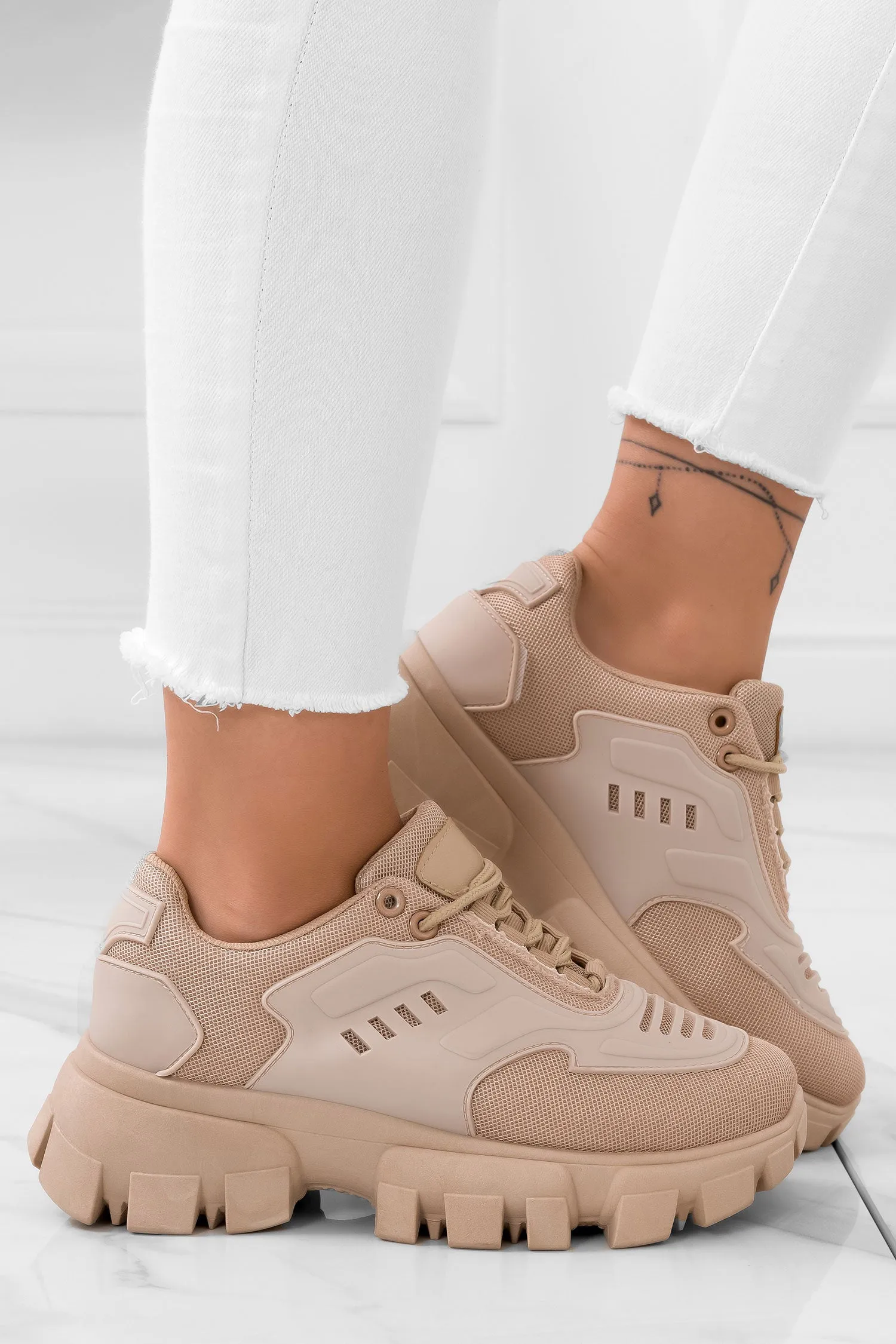 Sneakers fango con suola carrarmato