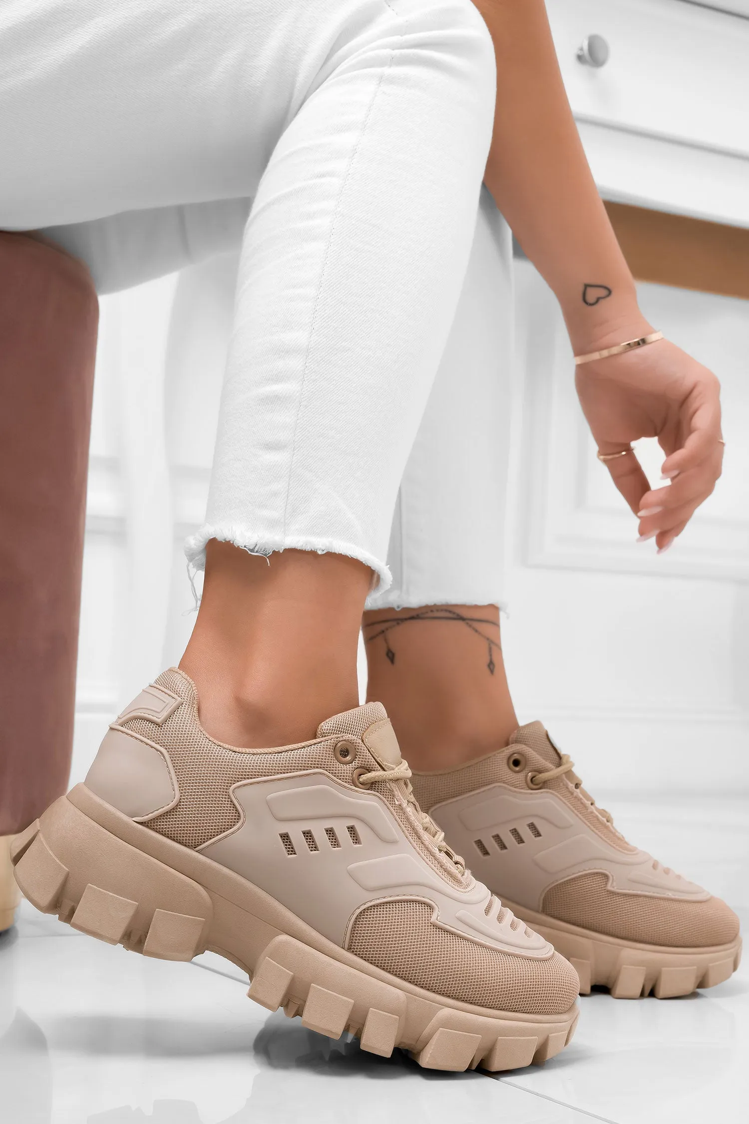 Sneakers fango con suola carrarmato