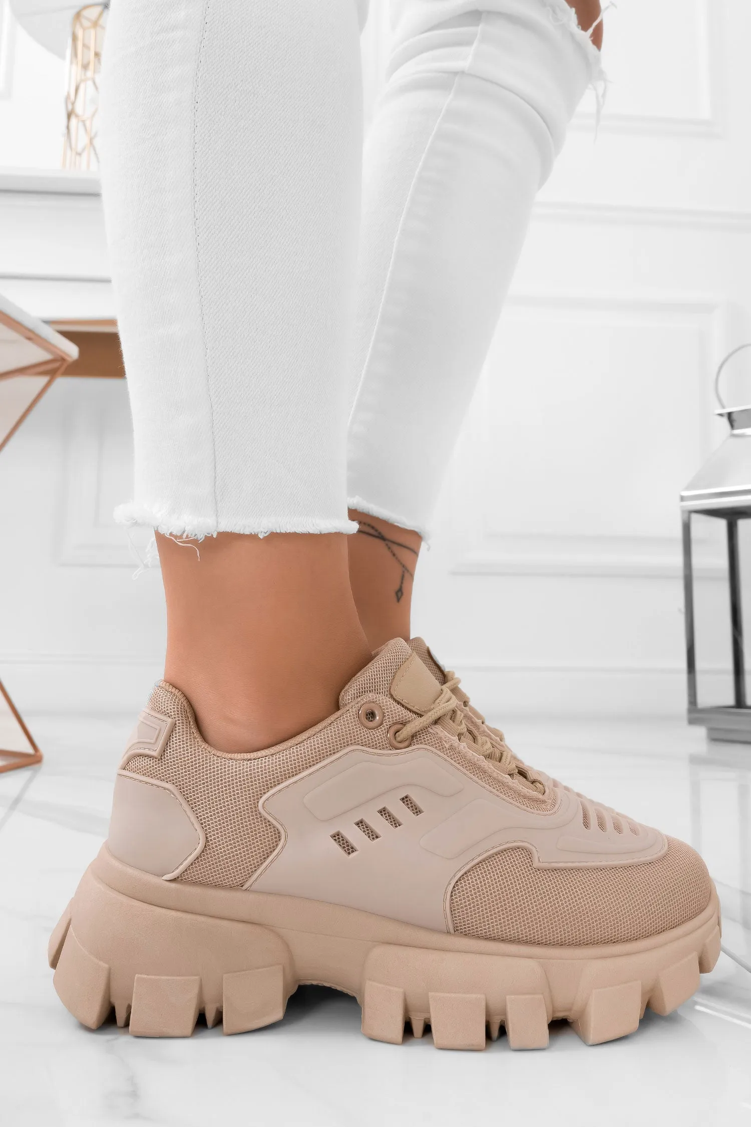 Sneakers fango con suola carrarmato