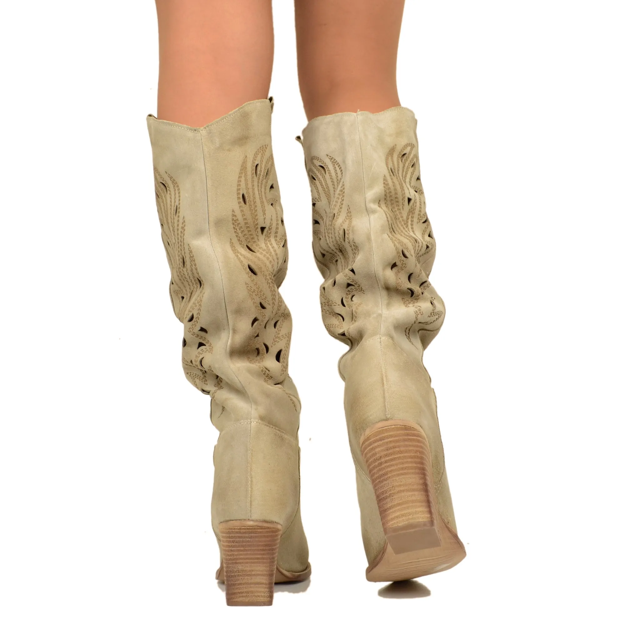 Stivali Texani Donna Laserati in Camoscio Beige con Tacco Medio