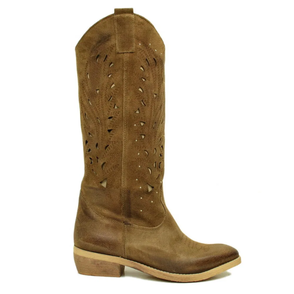 Stivali Texani Donna Laserati in Camoscio Taupe con Tacco Basso