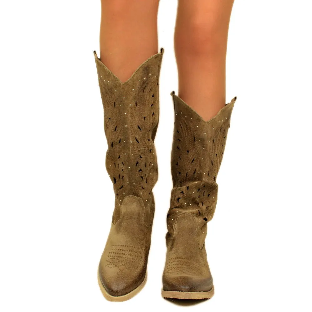 Stivali Texani Donna Laserati in Camoscio Taupe con Tacco Basso